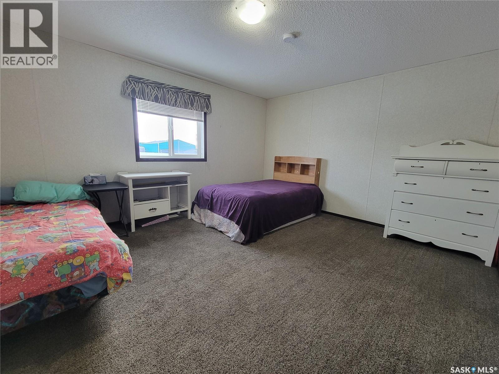 11 & 12 Mirror Place, Macklin, Saskatchewan  S0L 2C0 - Photo 10 - SK028056