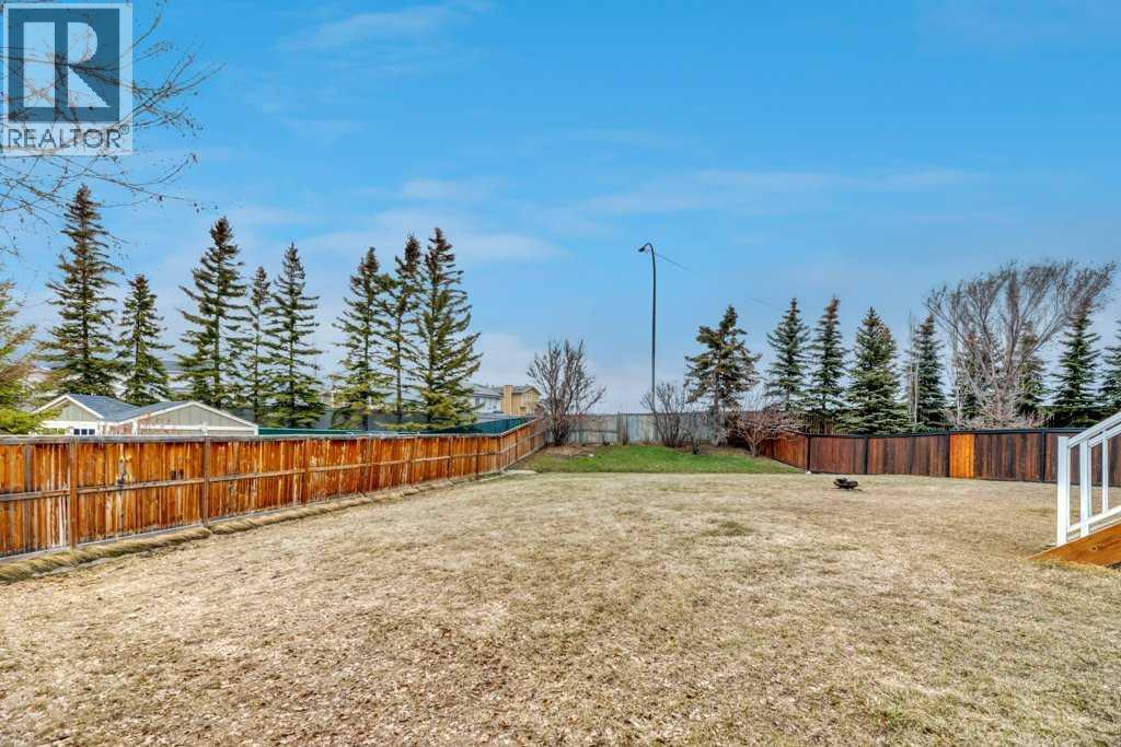 215 Hawktree Circle Nw, Calgary, Alberta  T3G 2Y6 - Photo 9 - A2305784