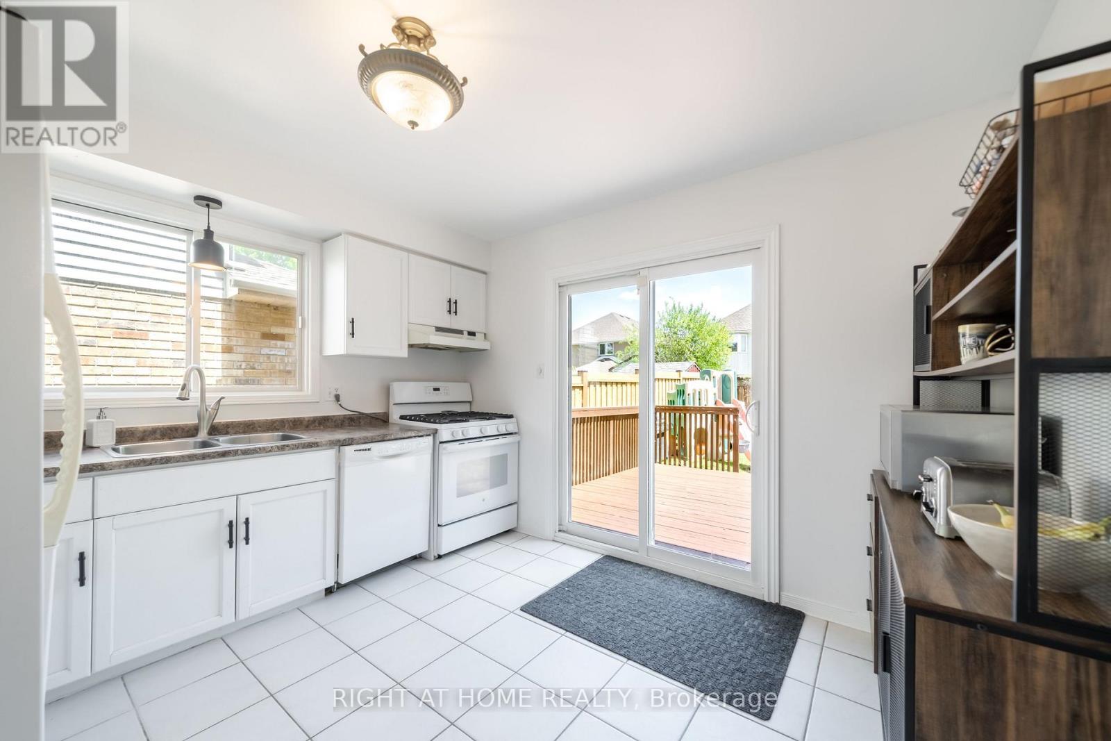 46 Waxwing Crescent, Guelph, Ontario  N1C 1E3 - Photo 9 - X13217000