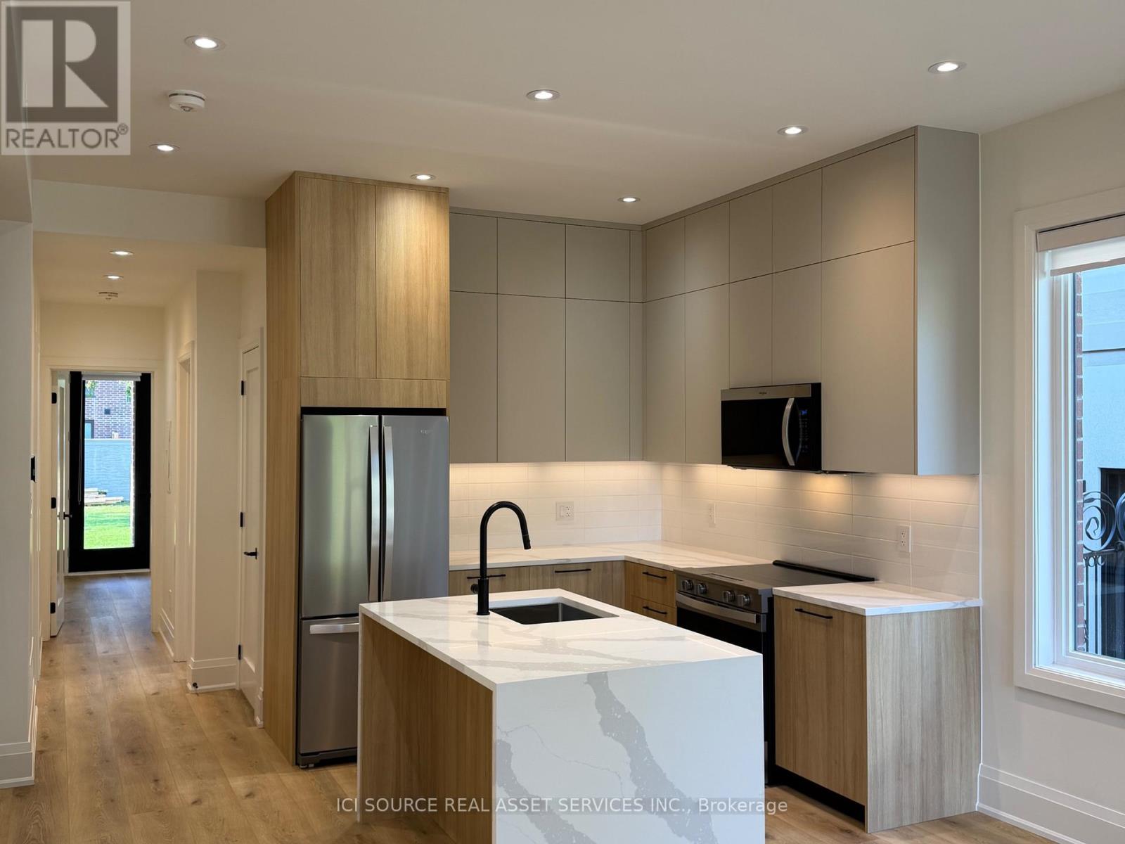 UNIT 3 - 28 NORCROSS ROAD, Toronto, Ontario