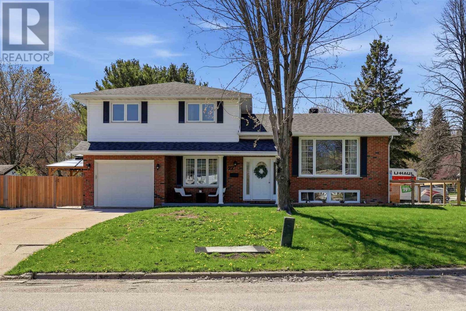 27 Valhalla PL, Sault Ste. Marie, Ontario