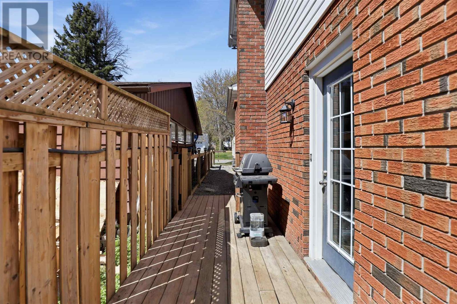 27 Valhalla Pl, Sault Ste. Marie, Ontario  P6A 5Y9 - Photo 47 - SM261153