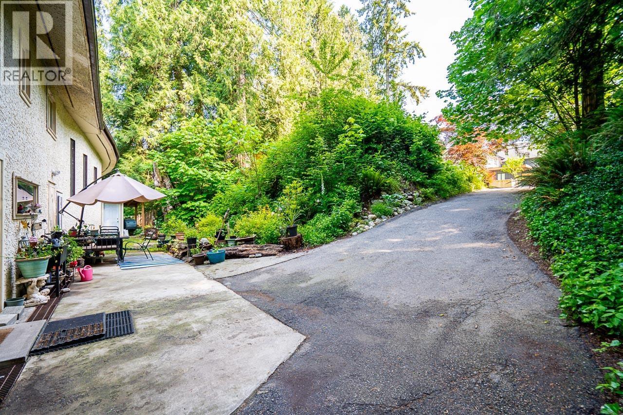 23942 Fern Crescent, Maple Ridge, British Columbia  V4R 2S3 - Photo 3 - R3129537