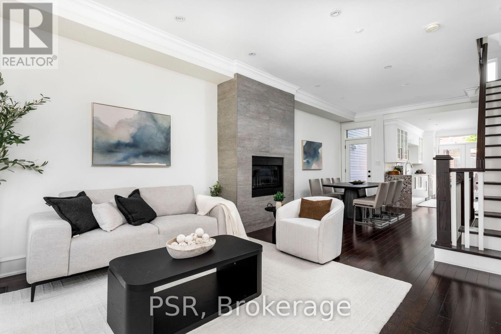 <div class="slider-price">$1,299,000</div><p>38 Wyndham Street, Toronto, Ontario</p>