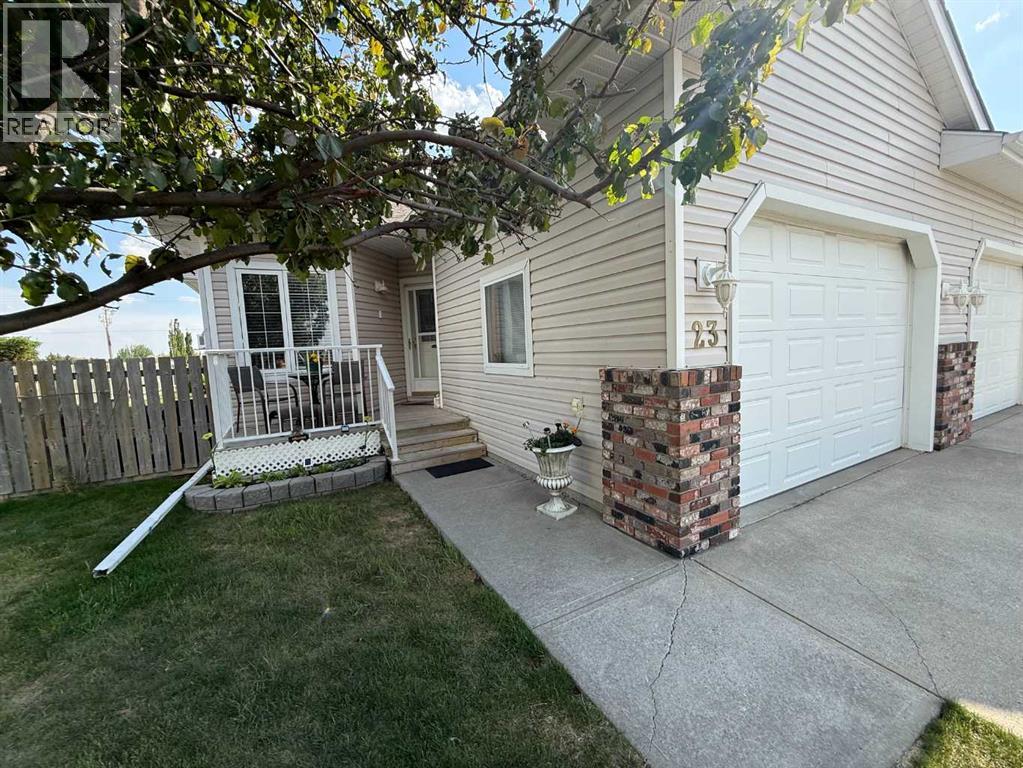 23 Skyline Crescent Crescent W, Claresholm, Alberta  T0L 0T0 - Photo 1 - A2316156