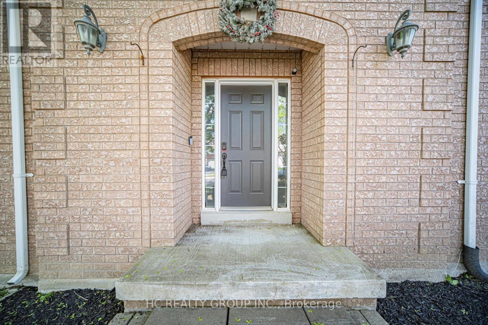 483 Menczel Crescent, Newmarket, Ontario  L3X 2P6 - Photo 3 - N13217104