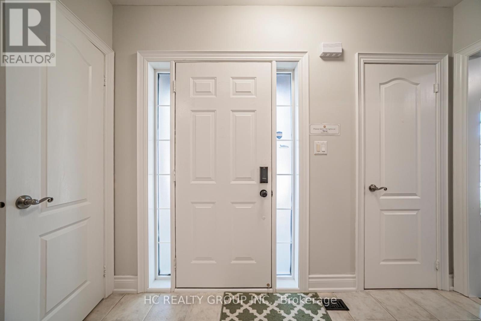 483 Menczel Crescent, Newmarket, Ontario  L3X 2P6 - Photo 4 - N13217104