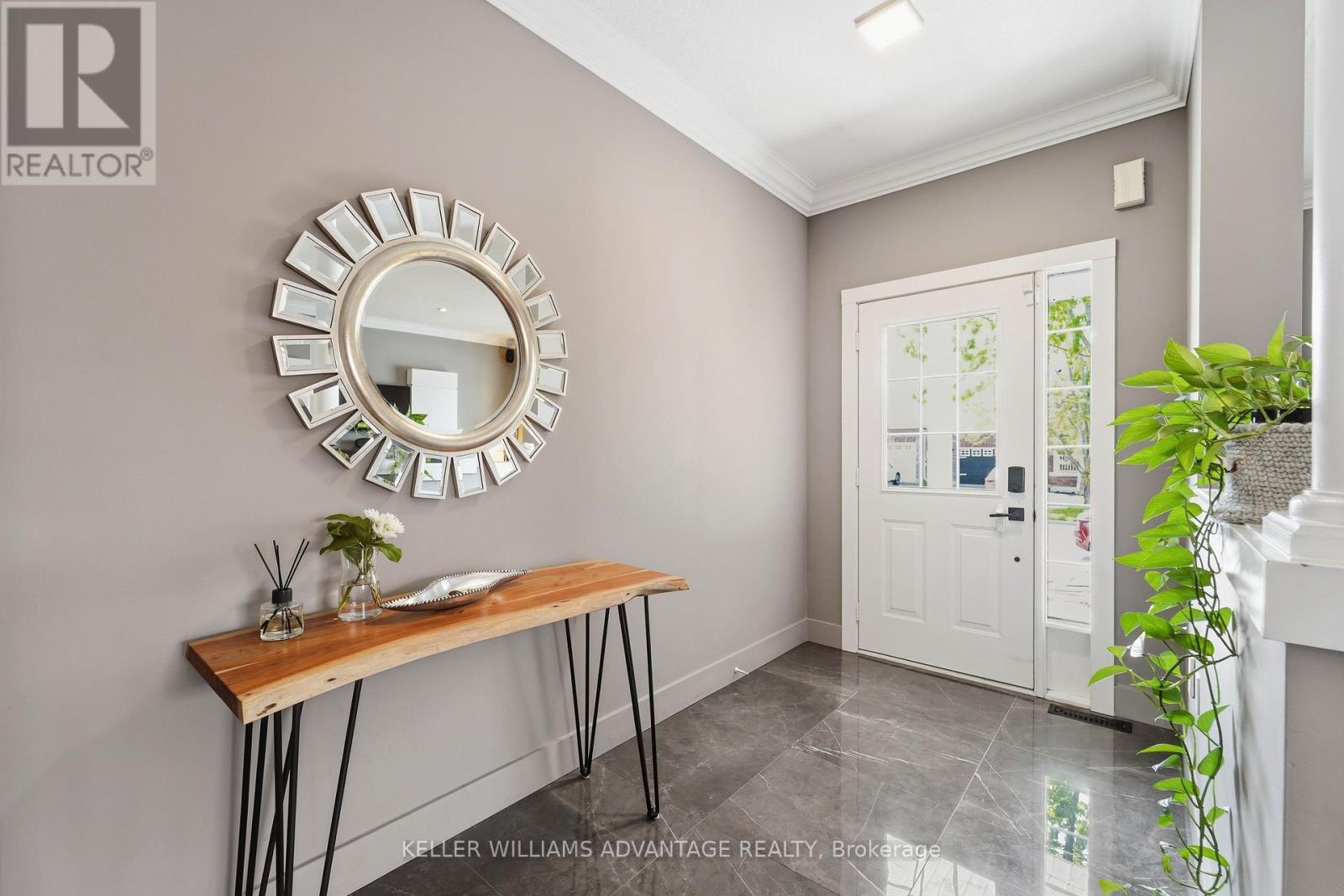 4 Cranberry Lane, Barrie (Holly), Ontario  L4N 0Z1 - Photo 4 - S13217084