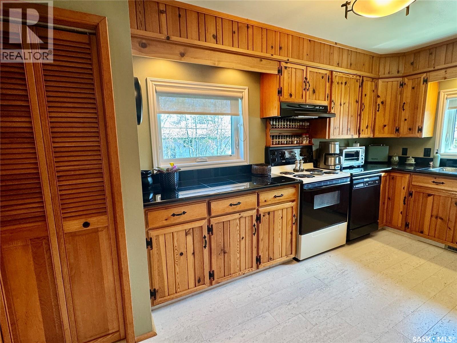 1632 Studer Street, La Ronge, Saskatchewan  S0J 1L0 - Photo 4 - SK037646