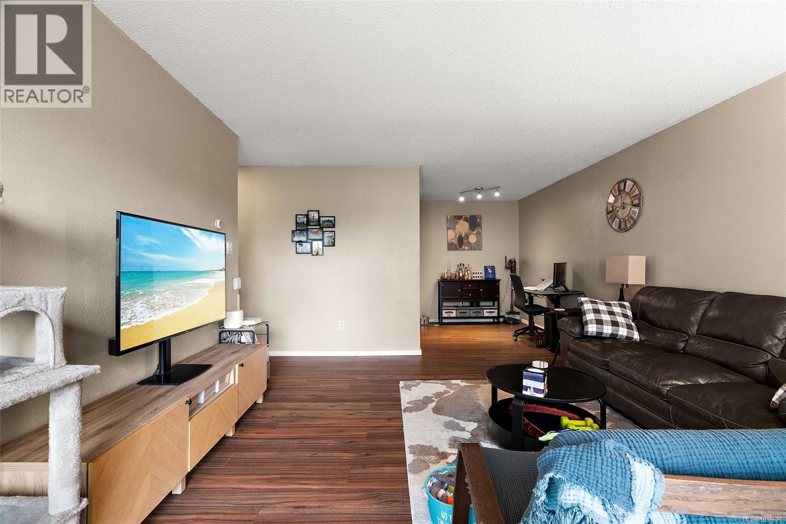 211 290 Regina Ave, Saanich, British Columbia  V8Z 6S6 - Photo 4 - 1038621