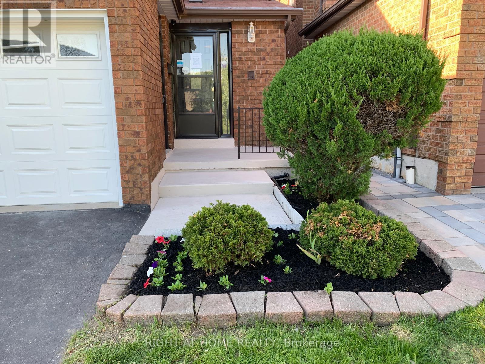 51 Burnt Bark Drive, Toronto, Ontario  M1V 3J6 - Photo 2 - E13215898