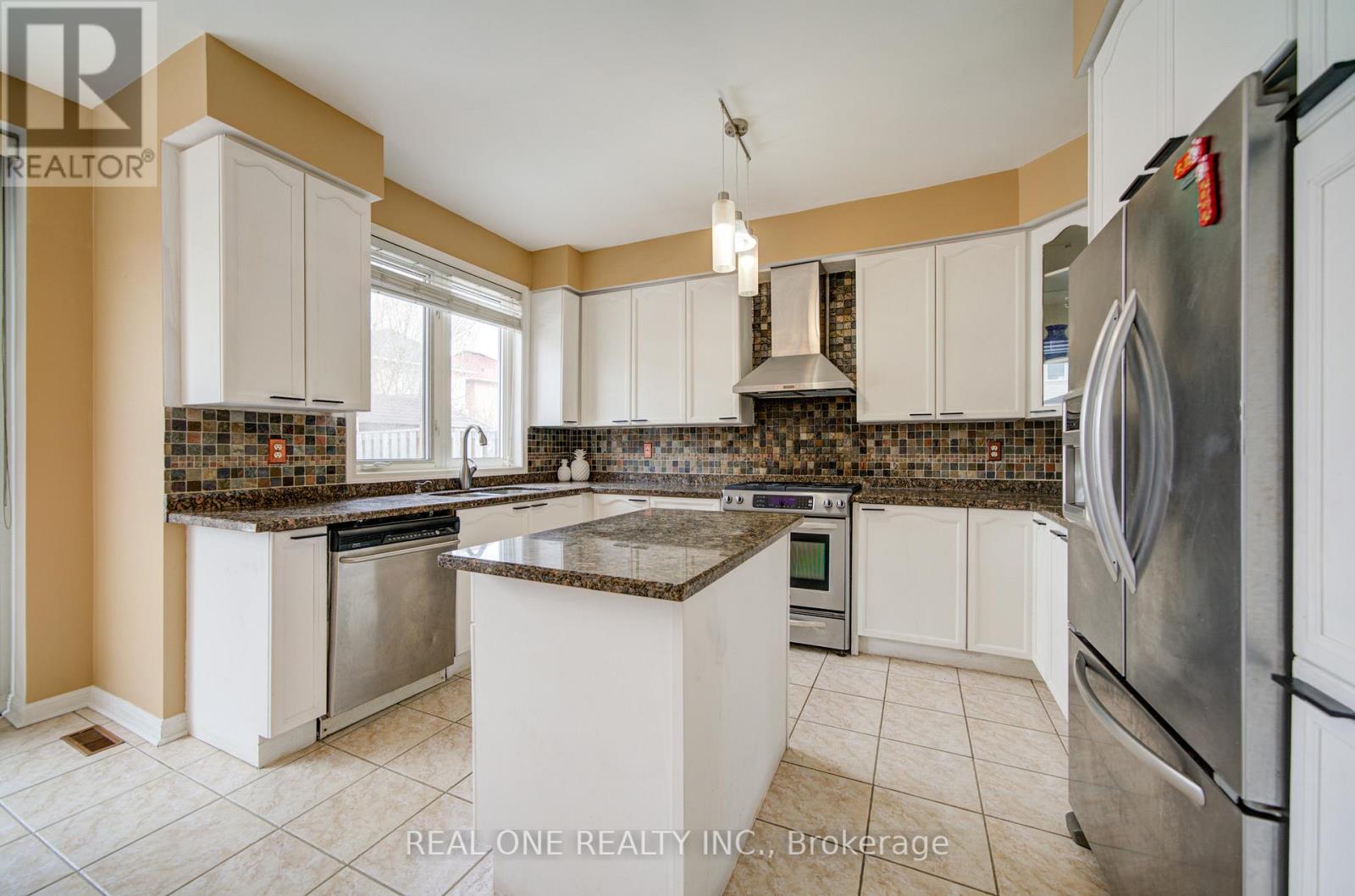 3696 Waterfall Crescent, Mississauga, Ontario  L5N 8G8 - Photo 14 - W12968030