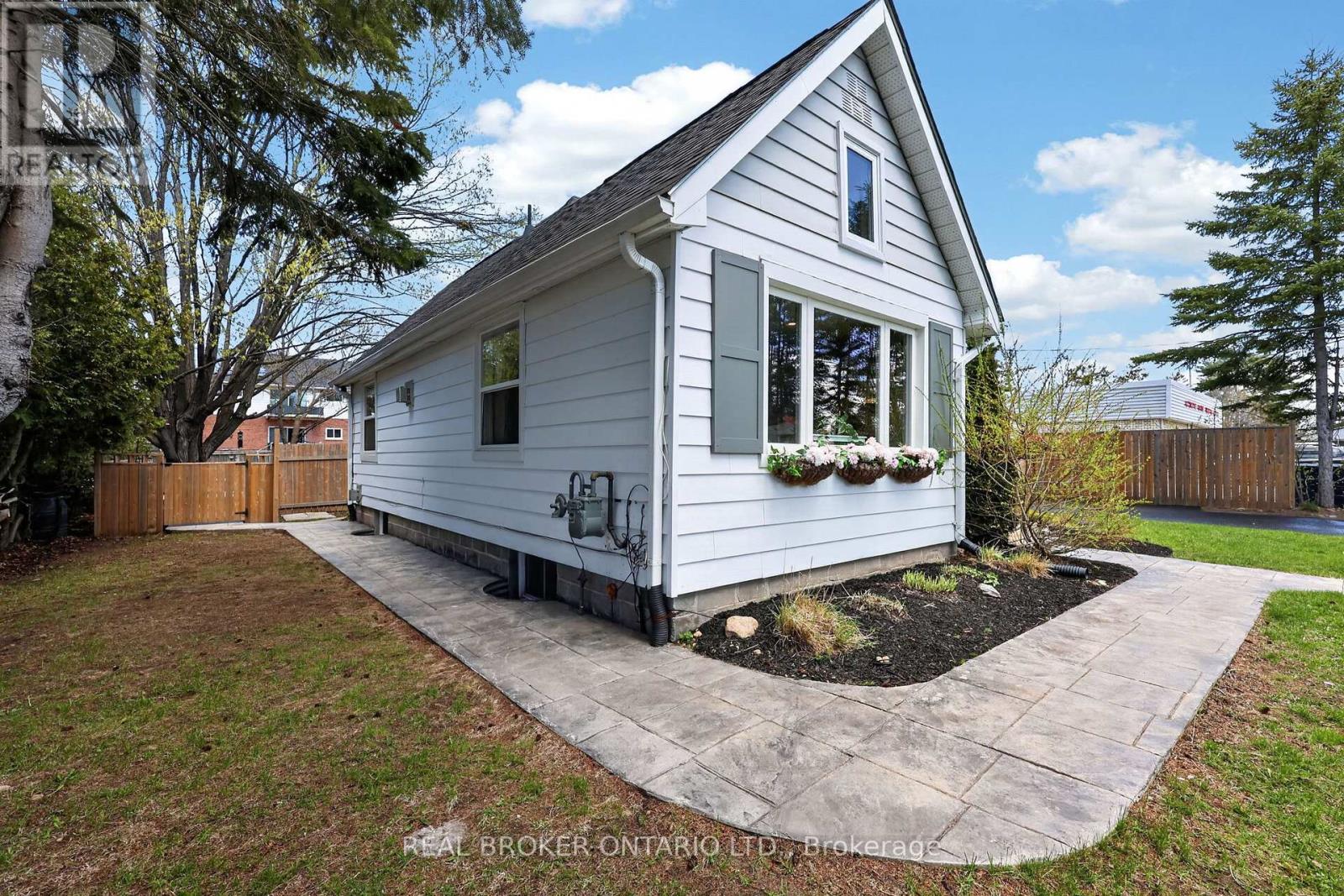 170 George Street, Gravenhurst, Ontario  P1P 1E7 - Photo 3 - X13103196