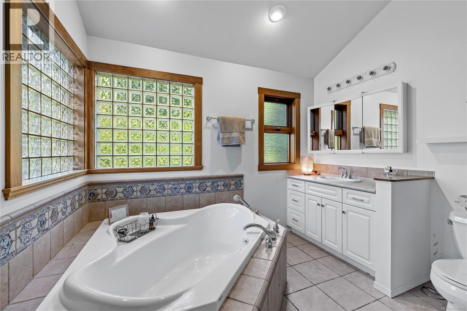 1352 Englishman River Rd, Errington, British Columbia  V0R 1V0 - Photo 21 - 1038251