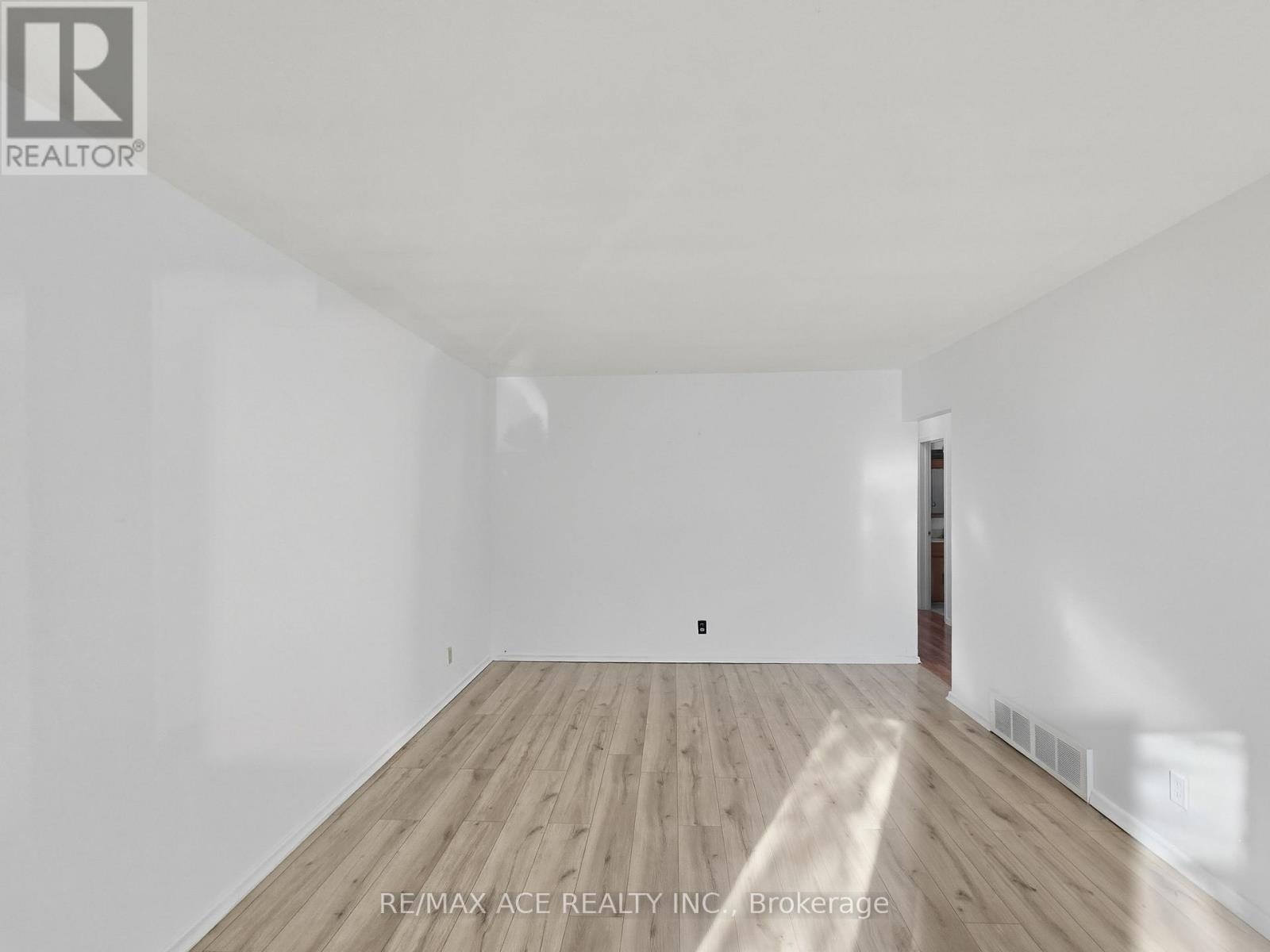 1385 Park Road S, Oshawa, Ontario  L1J 4K4 - Photo 11 - E13217134