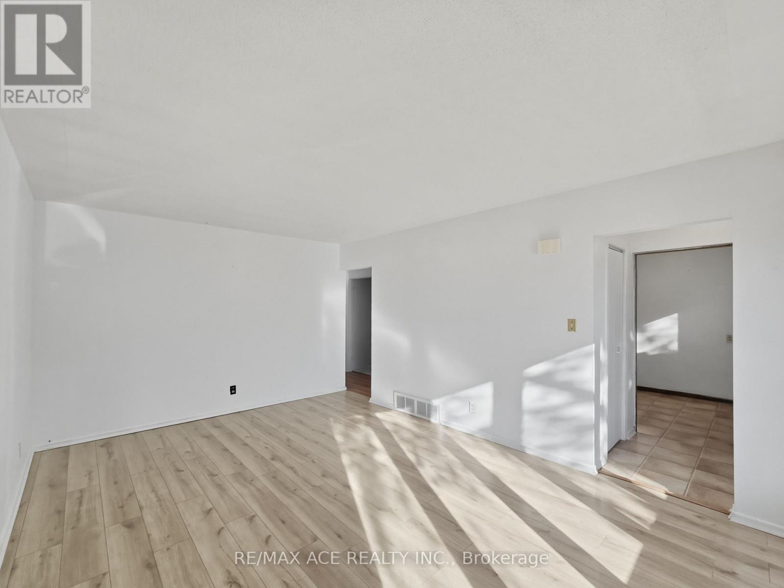 1385 Park Road S, Oshawa, Ontario  L1J 4K4 - Photo 12 - E13217134