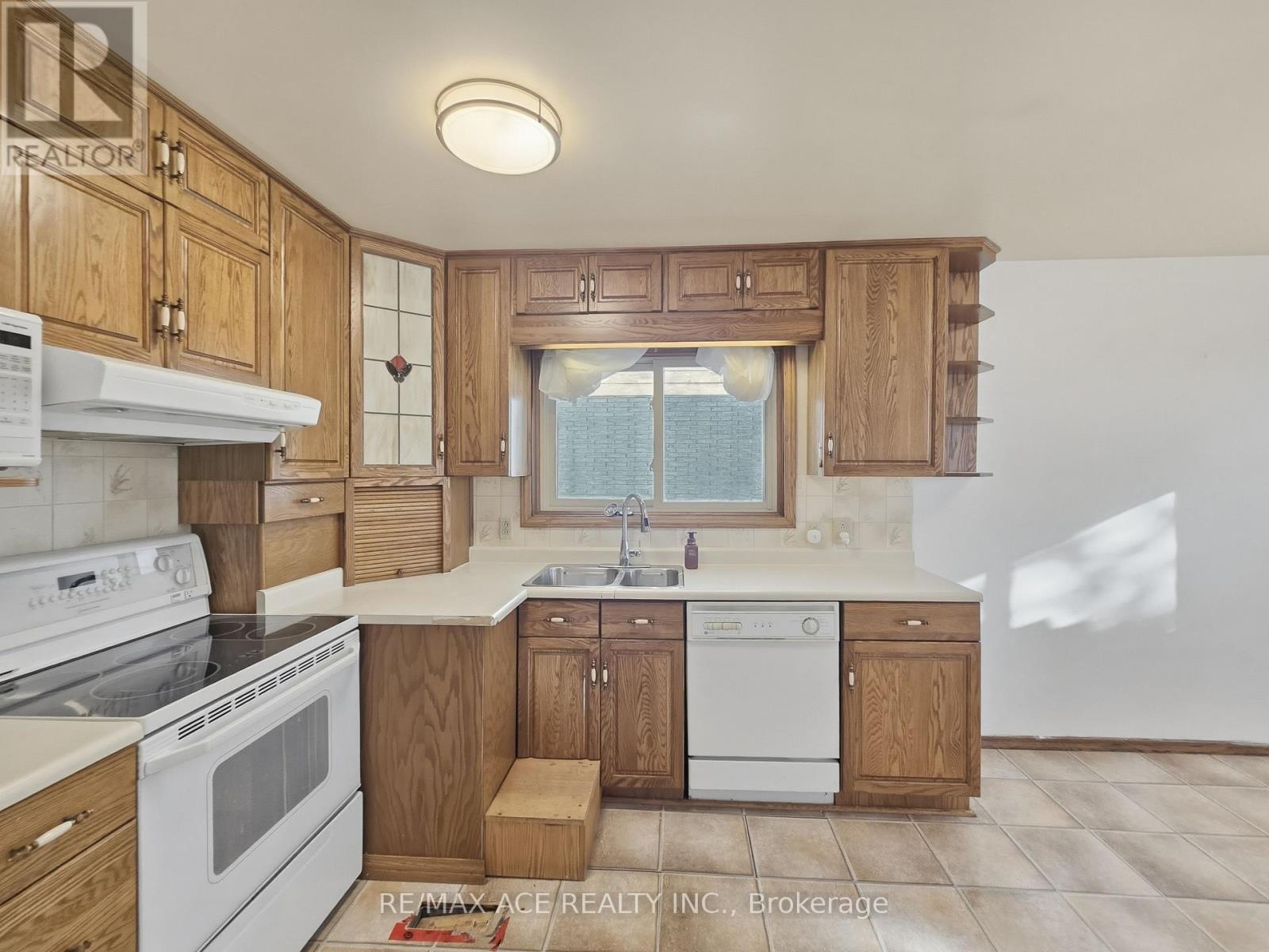 1385 Park Road S, Oshawa, Ontario  L1J 4K4 - Photo 15 - E13217134