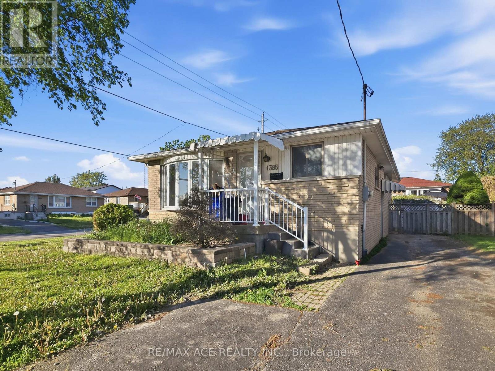 1385 Park Road S, Oshawa, Ontario  L1J 4K4 - Photo 2 - E13217134