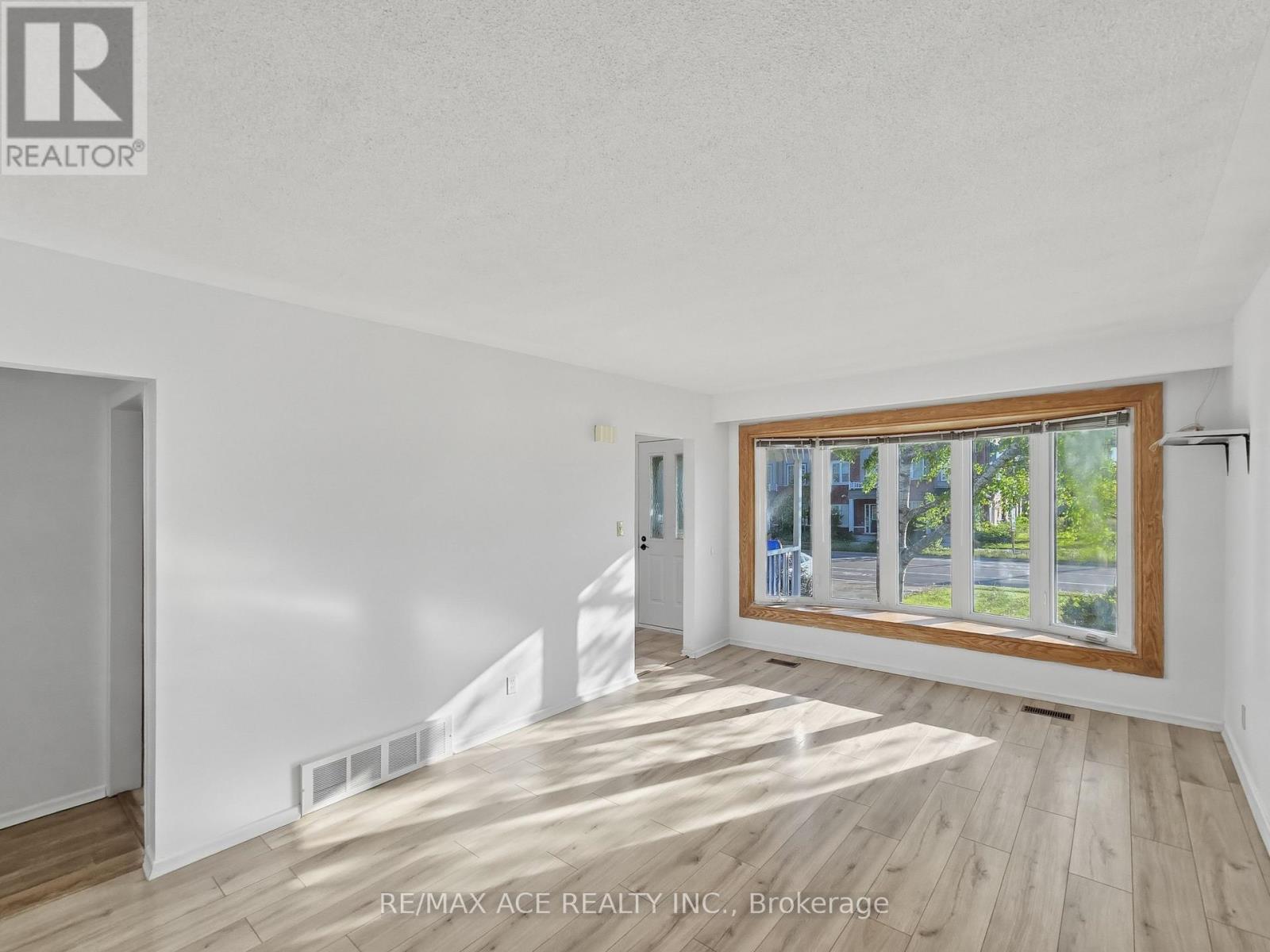 1385 Park Road S, Oshawa, Ontario  L1J 4K4 - Photo 8 - E13217134