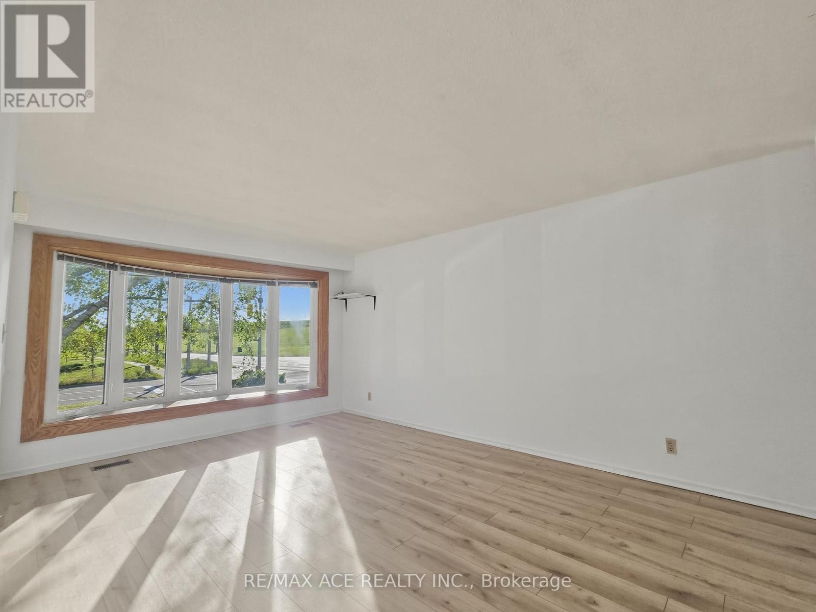 1385 Park Road S, Oshawa, Ontario  L1J 4K4 - Photo 9 - E13217134