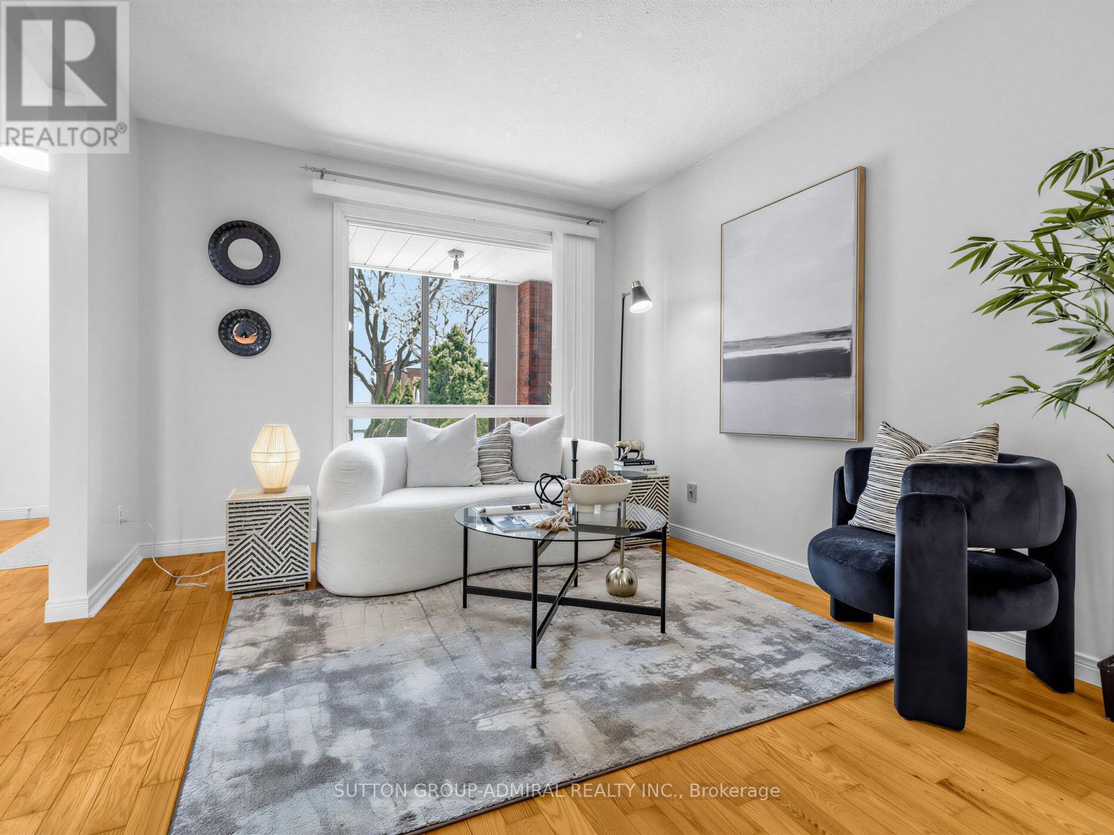 56 Oakmount Crescent, Vaughan, Ontario  L4K 2C3 - Photo 6 - N13217070