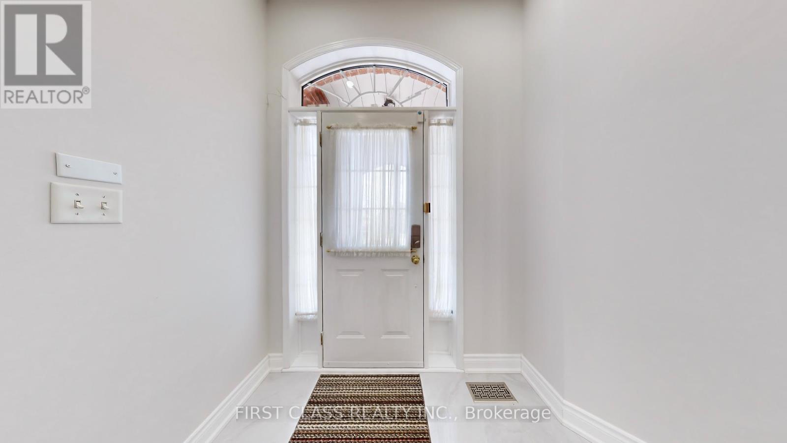 30 Kaitlin Drive, Richmond Hill, Ontario  L4E 3W6 - Photo 2 - N13217144