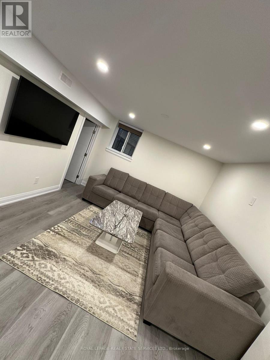 2389 Morrison Avenue, Mississauga, Ontario  L5C 3C6 - Photo 13 - W13217138