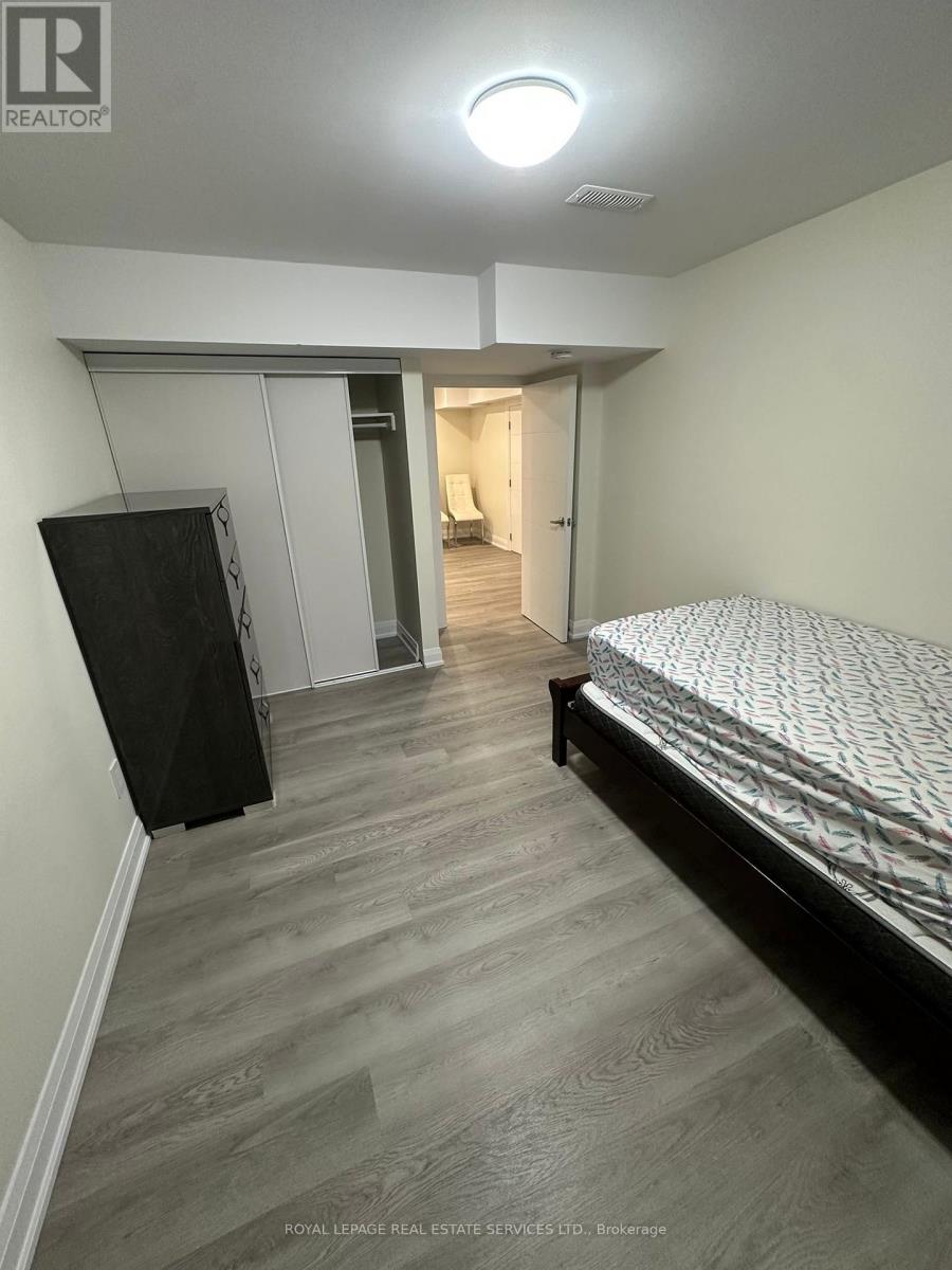2389 Morrison Avenue, Mississauga, Ontario  L5C 3C6 - Photo 2 - W13217138