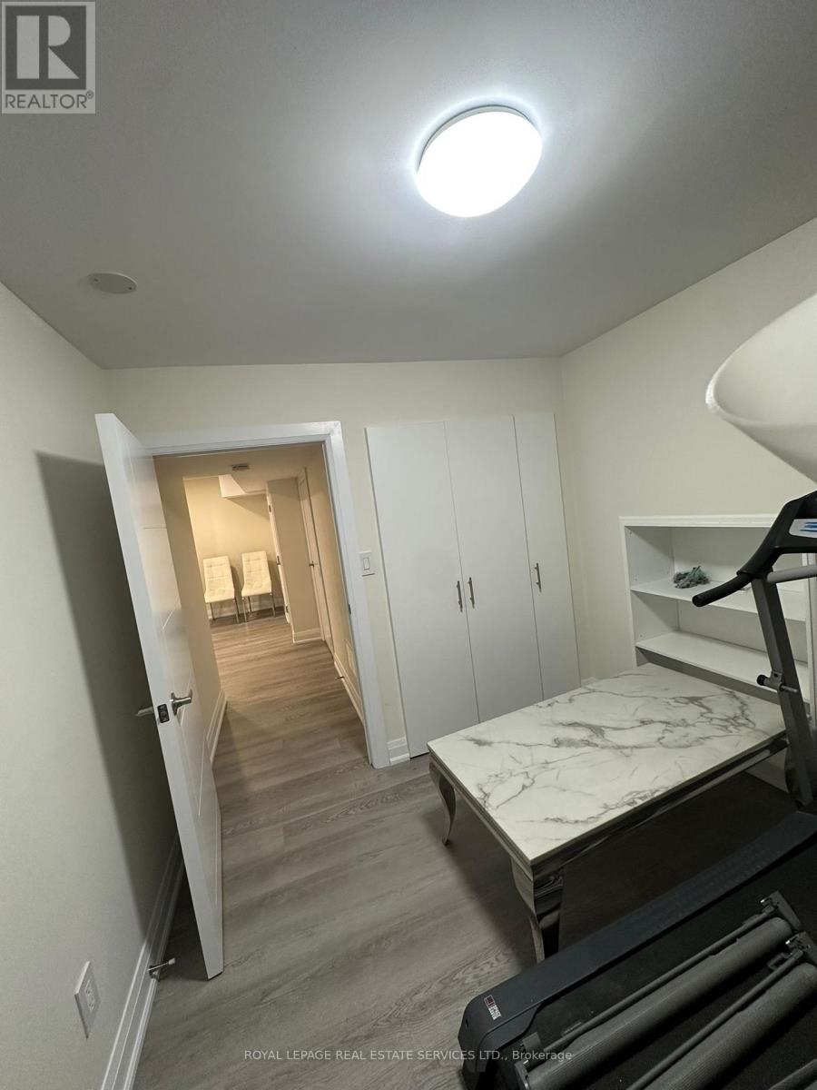 2389 Morrison Avenue, Mississauga, Ontario  L5C 3C6 - Photo 3 - W13217138