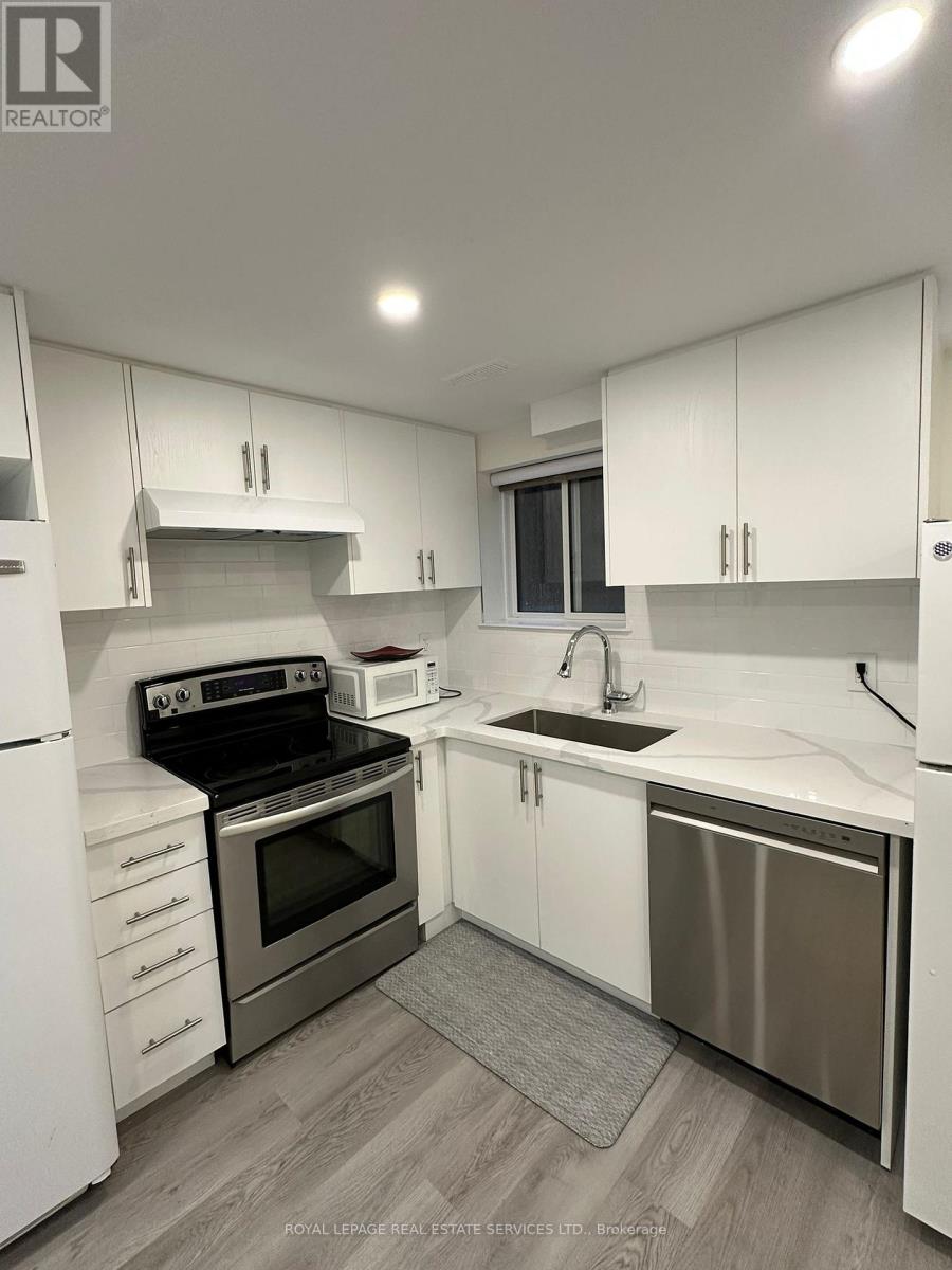 2389 Morrison Avenue, Mississauga, Ontario  L5C 3C6 - Photo 5 - W13217138