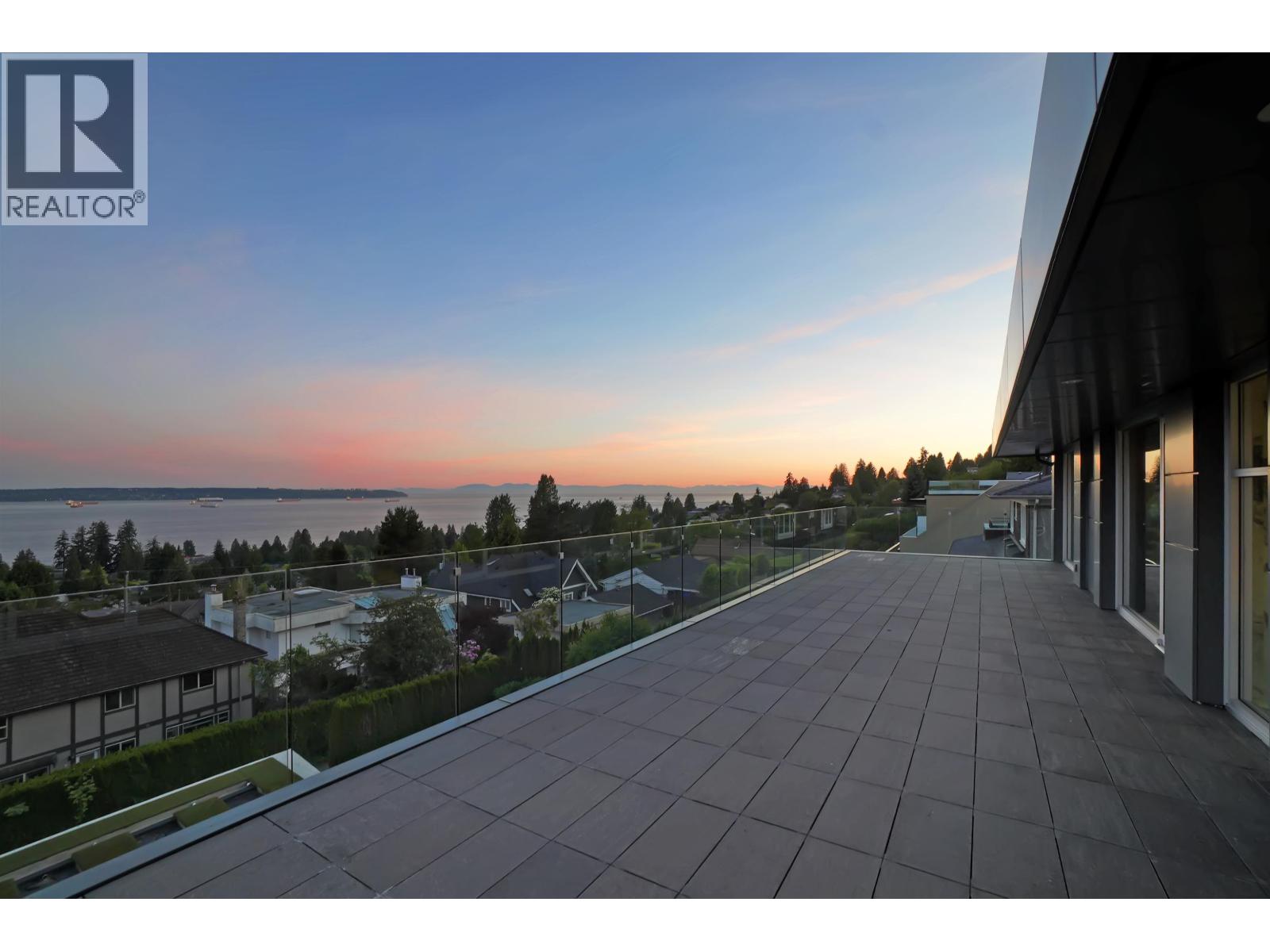 2370 PALMERSTON AVENUE, West Vancouver, British Columbia