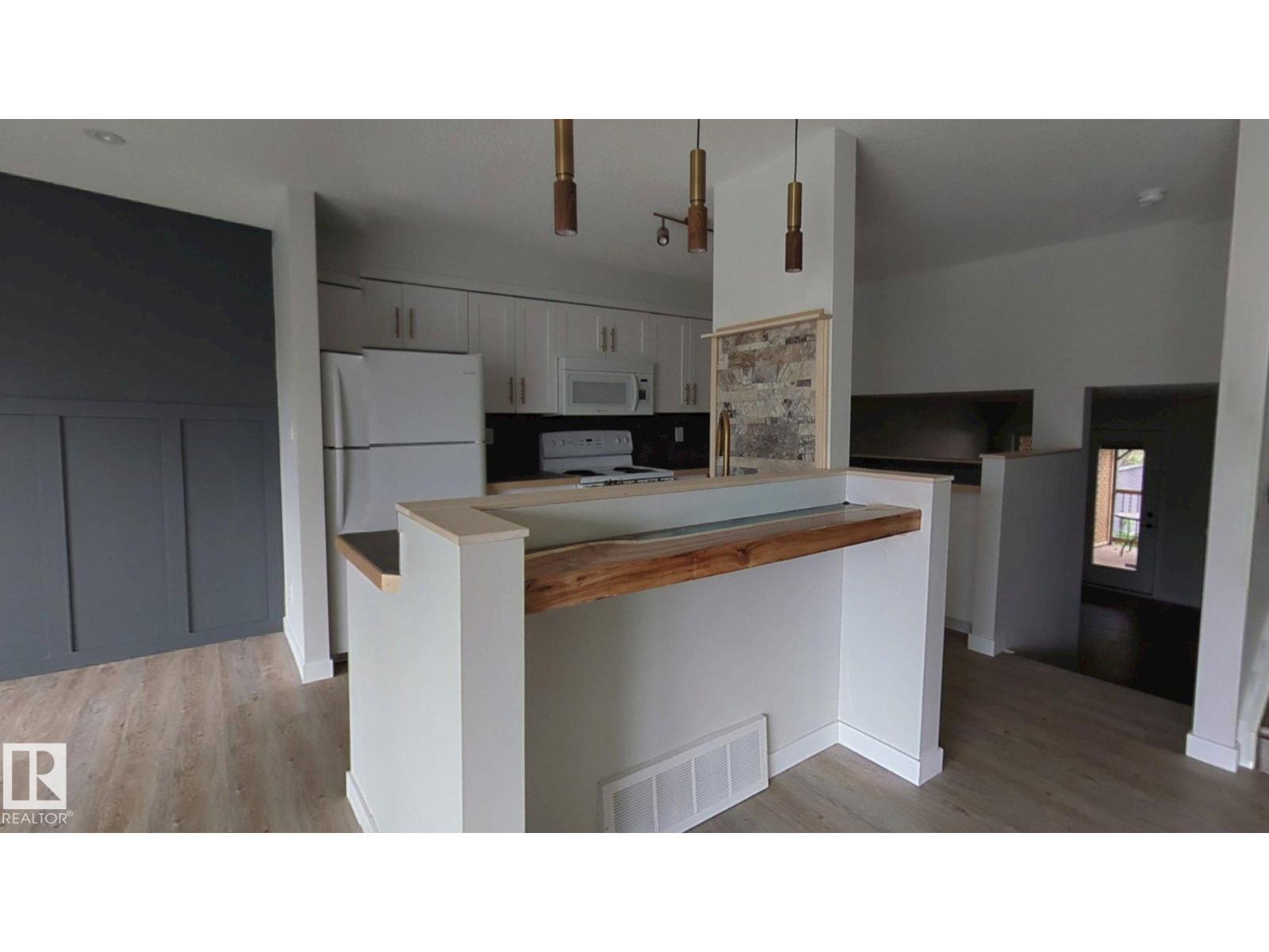 703 Grandin Dr, Morinville, Alberta  T8R 1K2 - Photo 2 - E4490882