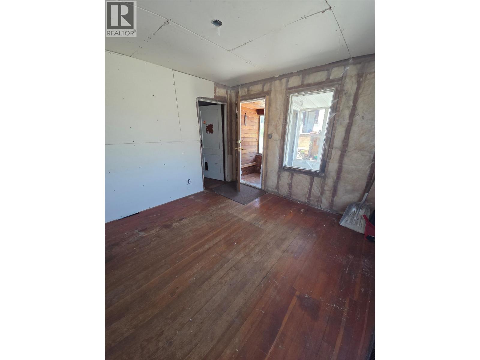 304 Mcanally Street, Trail, British Columbia  V1R 3R4 - Photo 6 - 10389199