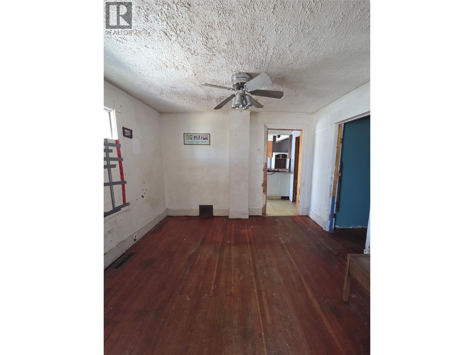 304 Mcanally Street, Trail, British Columbia  V1R 3R4 - Photo 11 - 10389199