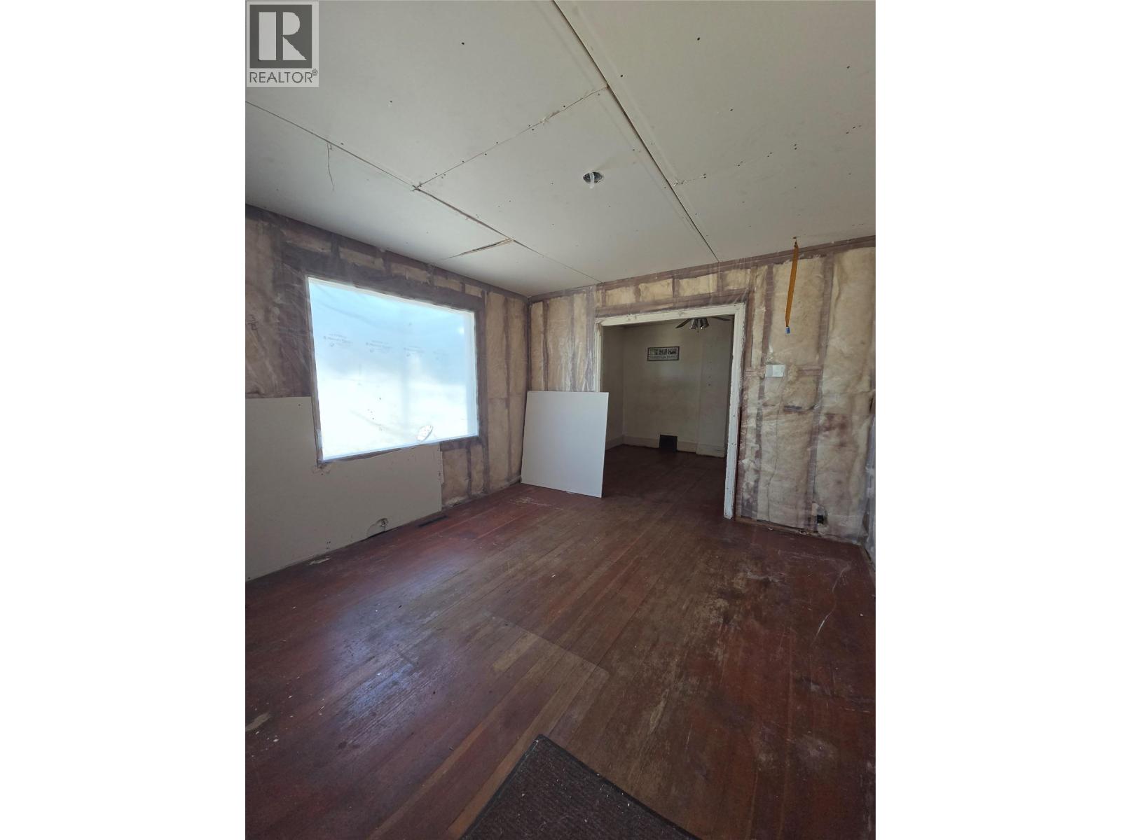 304 Mcanally Street, Trail, British Columbia  V1R 3R4 - Photo 8 - 10389199