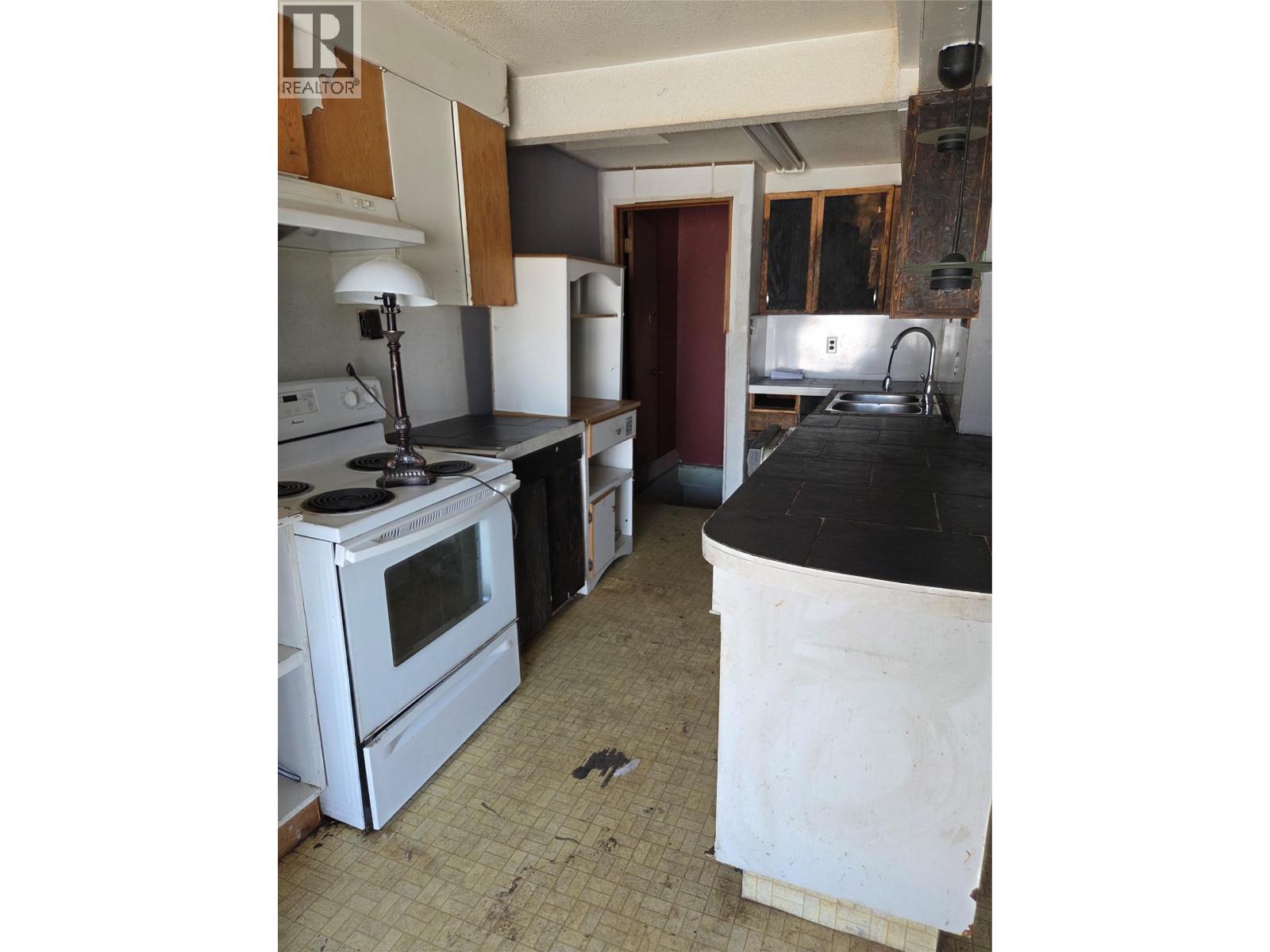 304 Mcanally Street, Trail, British Columbia  V1R 3R4 - Photo 13 - 10389199