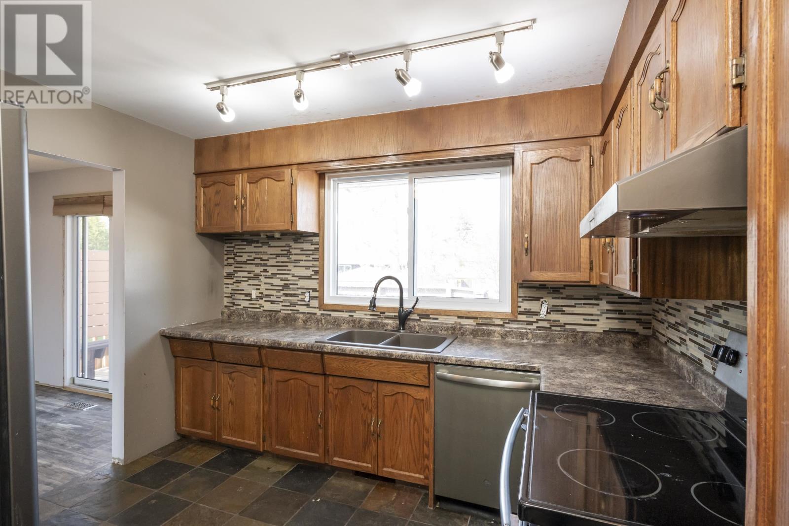 423 Brittany Drive, Thunder Bay, Ontario  P7B 5P3 - Photo 14 - TB2601260