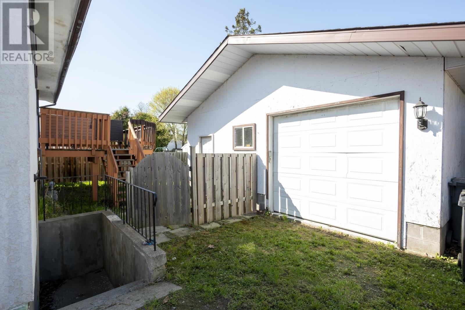 423 Brittany Drive, Thunder Bay, Ontario  P7B 5P3 - Photo 2 - TB2601260