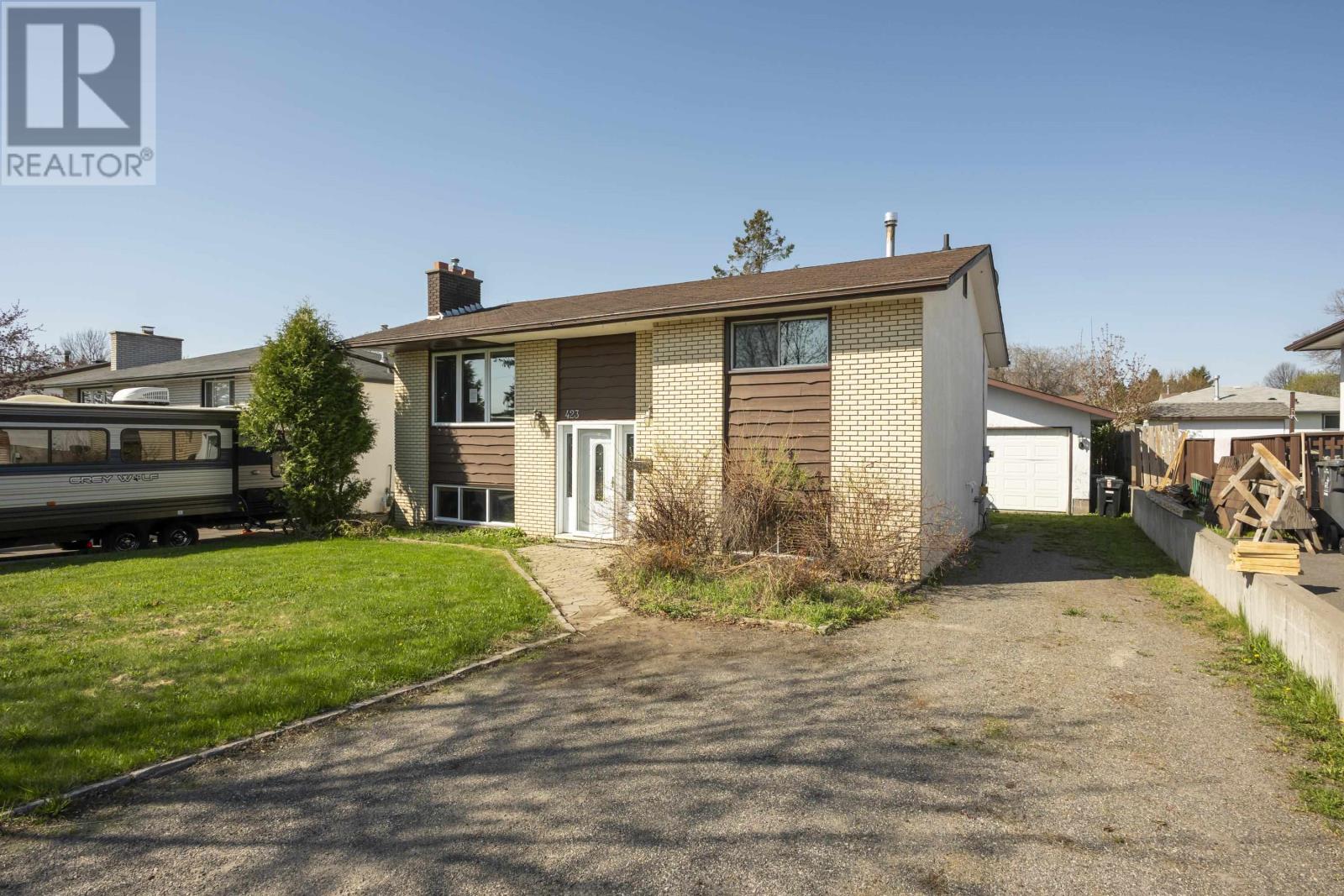 423 Brittany Drive, Thunder Bay, Ontario
