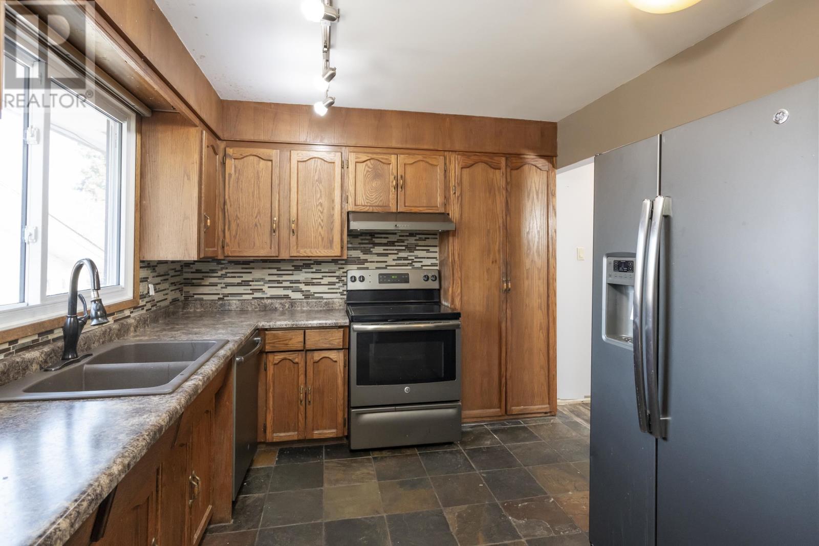 423 Brittany Drive, Thunder Bay, Ontario  P7B 5P3 - Photo 13 - TB2601260