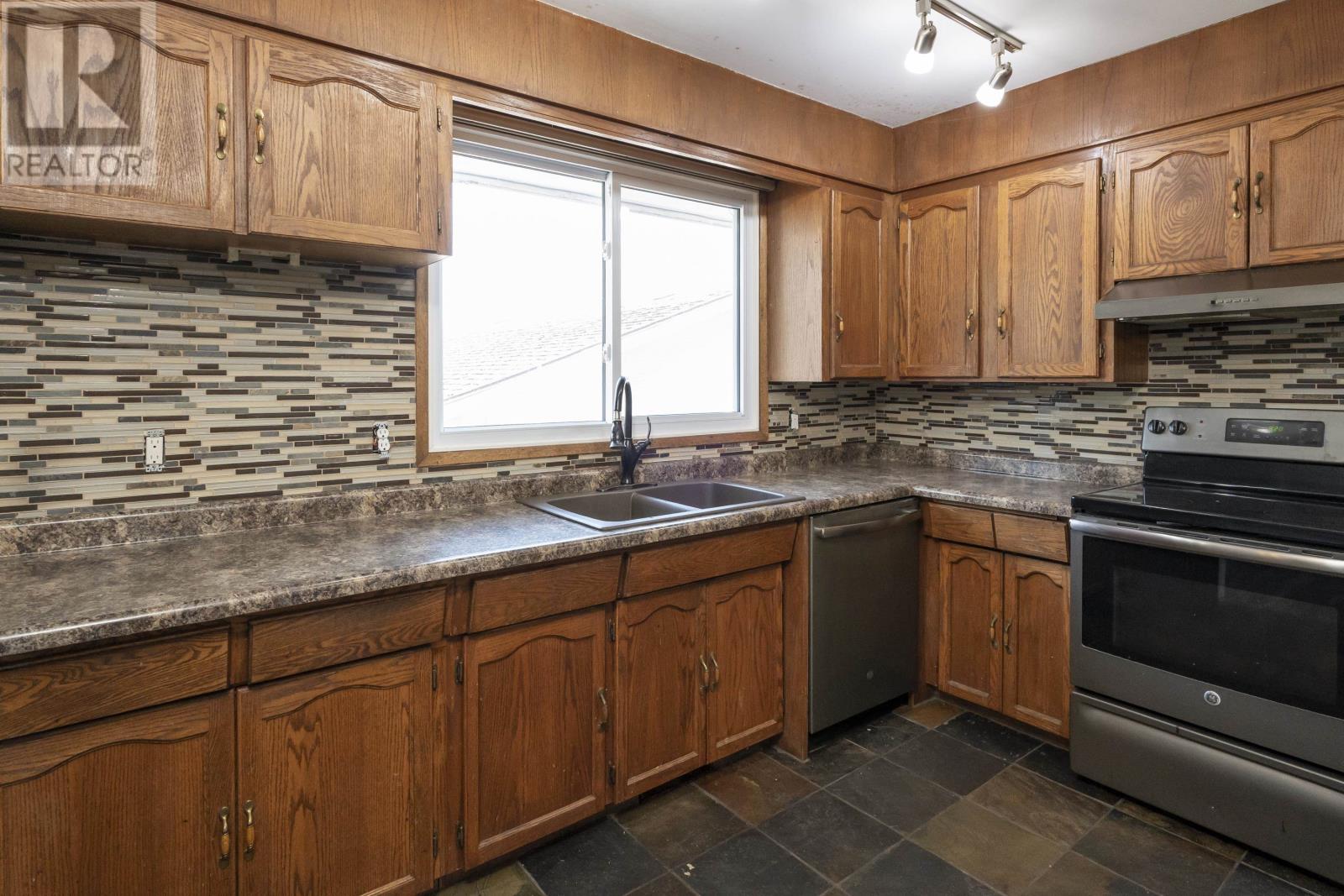 423 Brittany Drive, Thunder Bay, Ontario  P7B 5P3 - Photo 17 - TB2601260