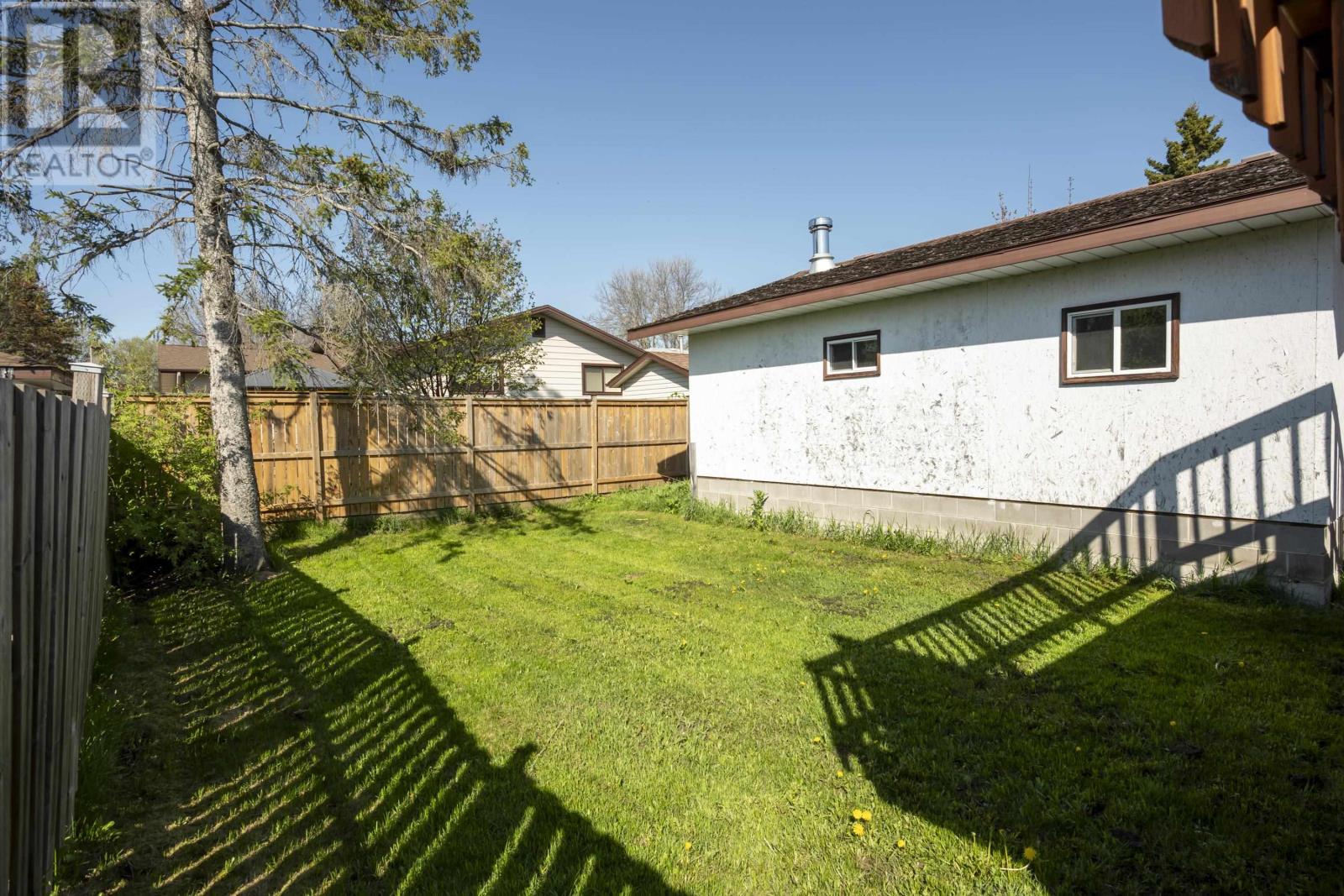 423 Brittany Drive, Thunder Bay, Ontario  P7B 5P3 - Photo 4 - TB2601260