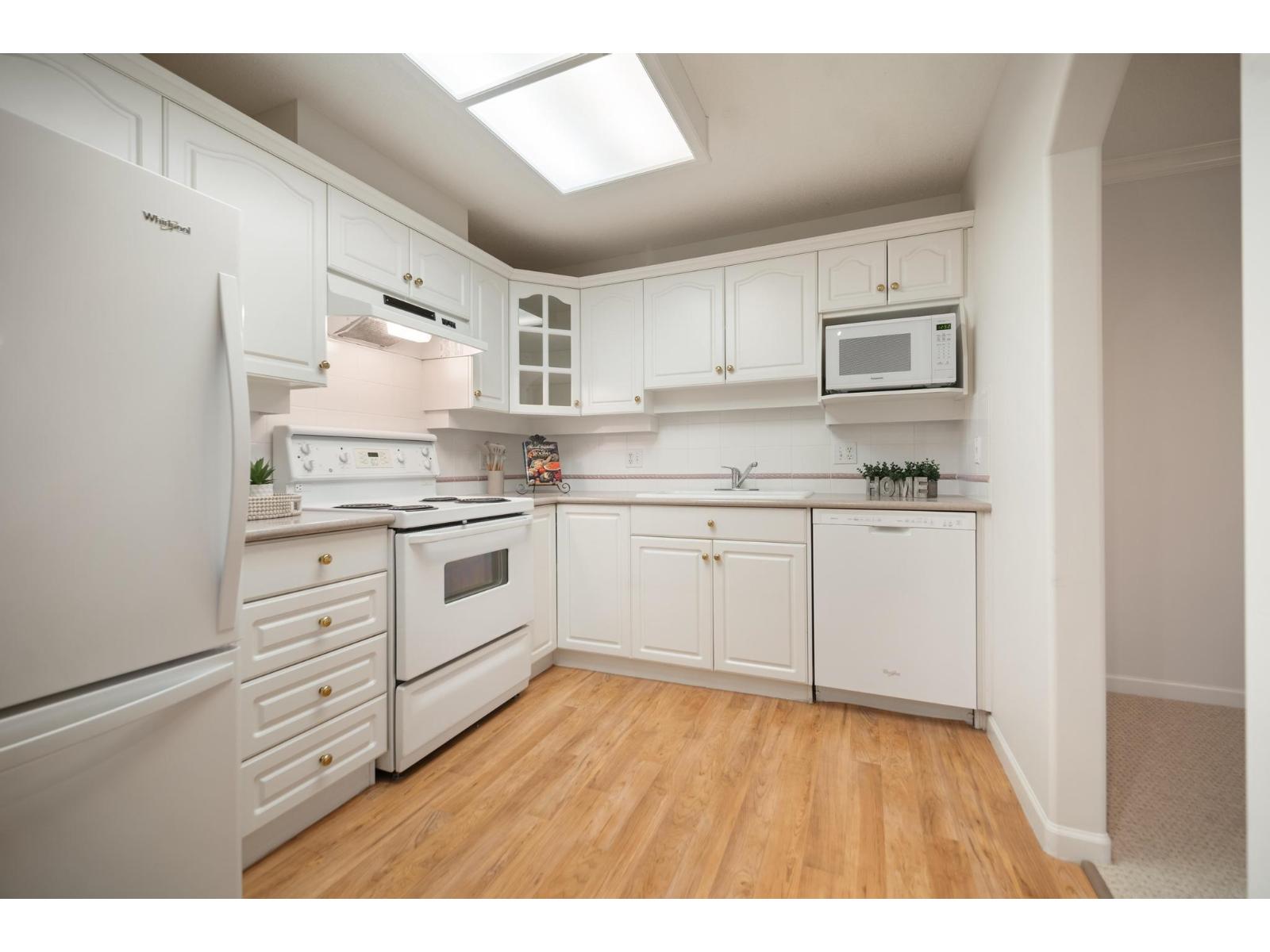 205 1929 154 Street, Surrey, British Columbia  V4A 4S2 - Photo 2 - R3083528