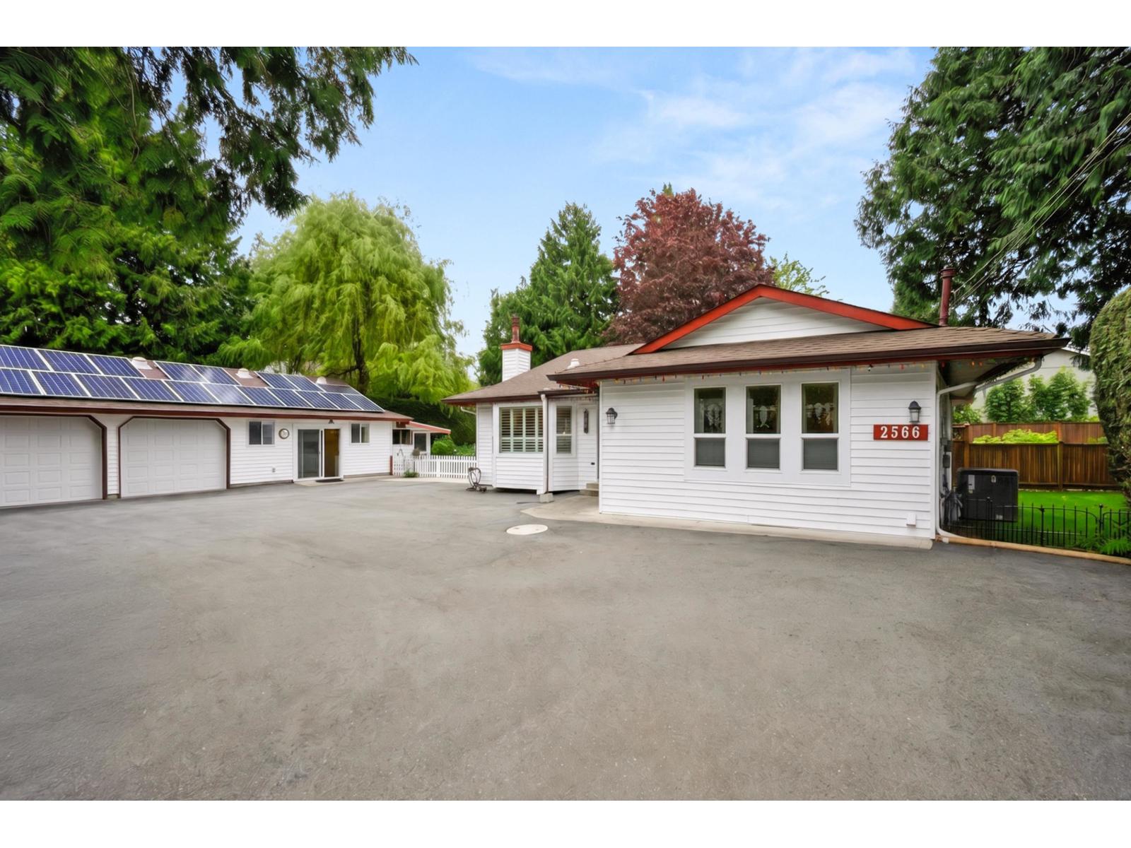 2566 126th Street, Surrey, British Columbia  V4A 3P7 - Photo 2 - R3129888