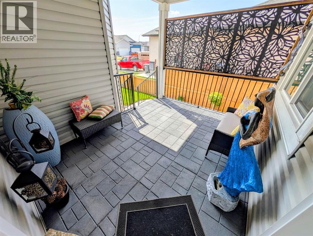 83 Harvest Square, Claresholm, Alberta  T0L 0T0 - Photo 3 - A2315150