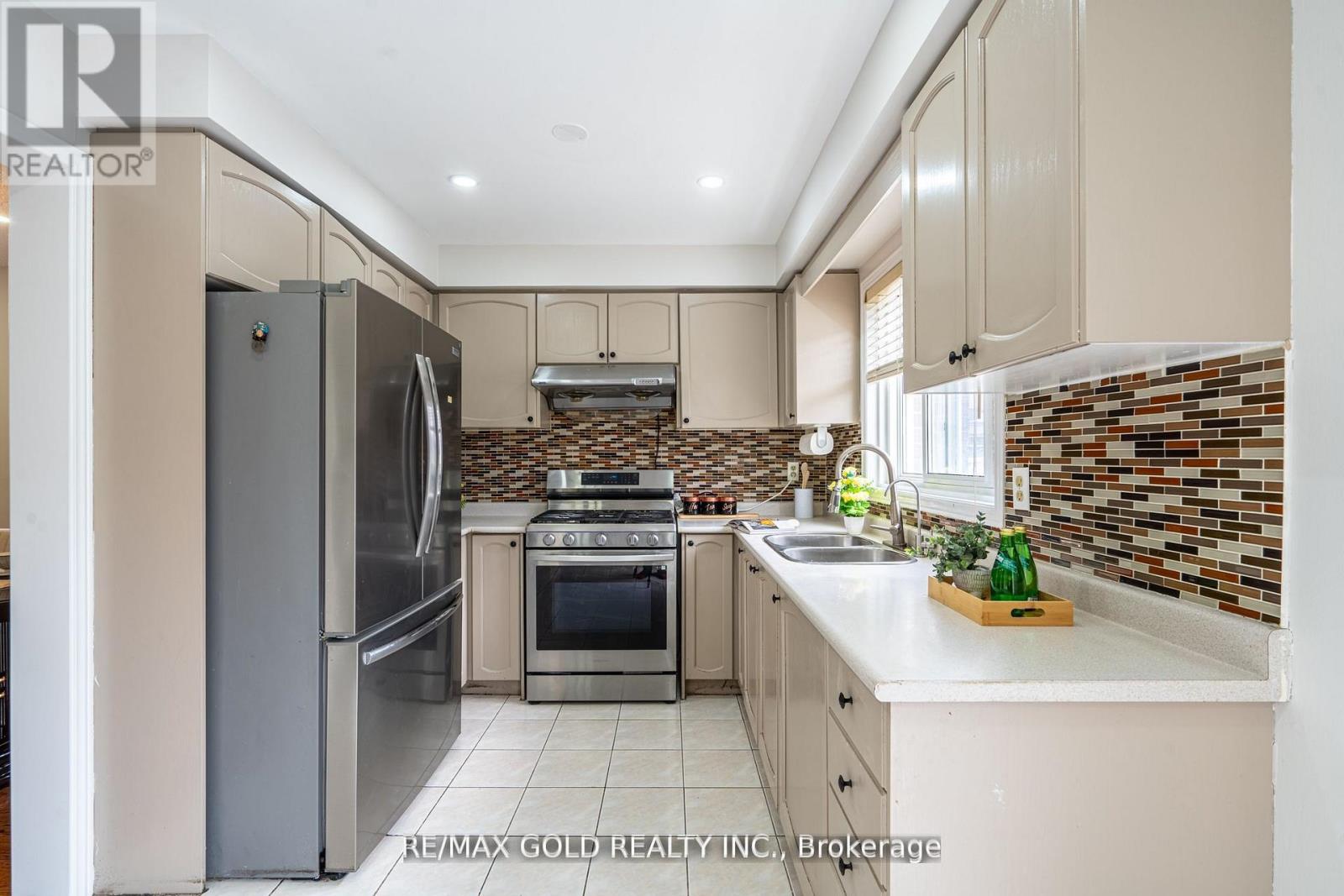 94 Bighorn Crescent, Brampton, Ontario  L6R 1G7 - Photo 10 - W13217174