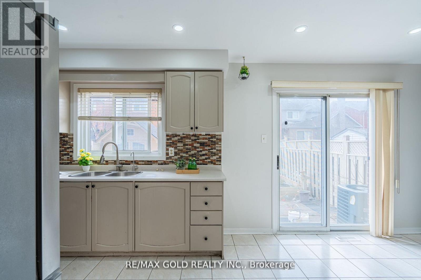 94 Bighorn Crescent, Brampton, Ontario  L6R 1G7 - Photo 12 - W13217174