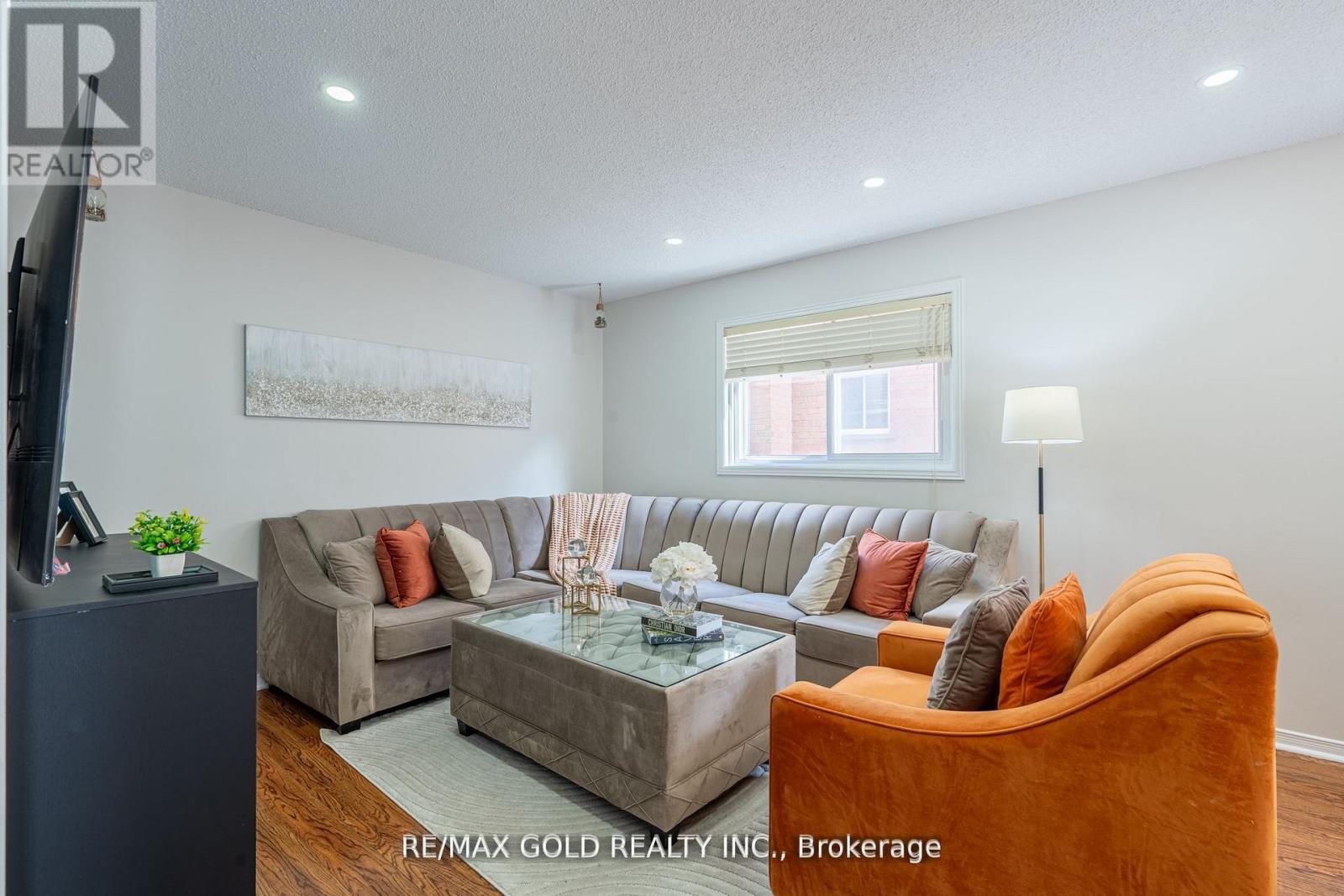 94 Bighorn Crescent, Brampton, Ontario  L6R 1G7 - Photo 2 - W13217174