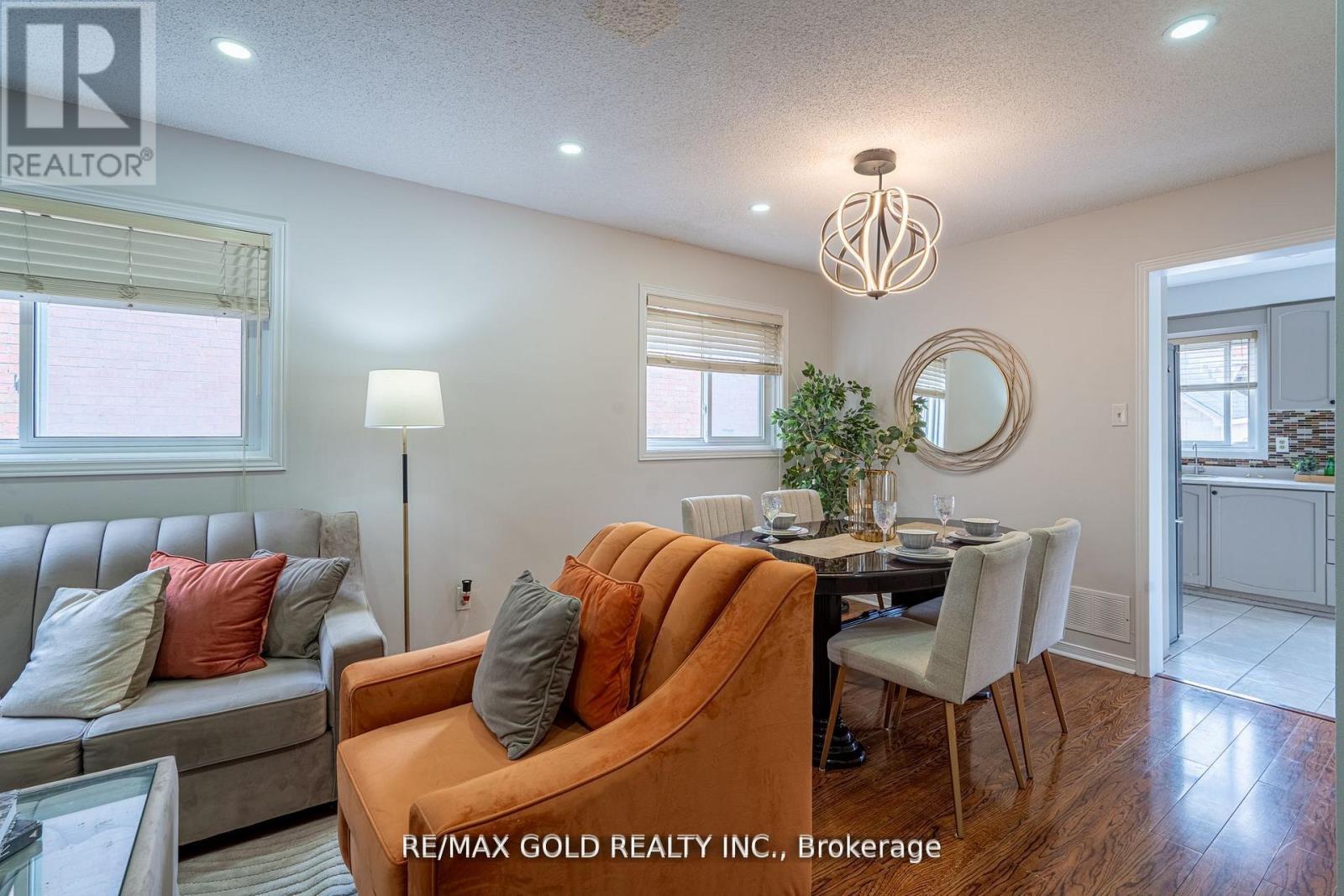 94 Bighorn Crescent, Brampton, Ontario  L6R 1G7 - Photo 4 - W13217174