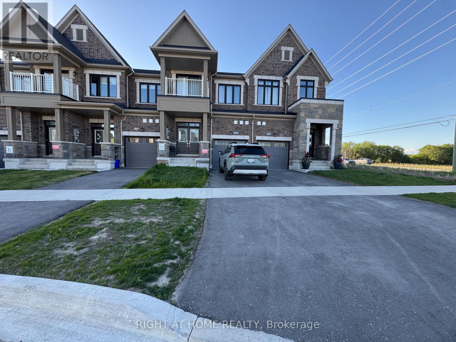 1093 Thompson Drive, Oshawa, Ontario  L1L 0V5 - Photo 3 - E13205084